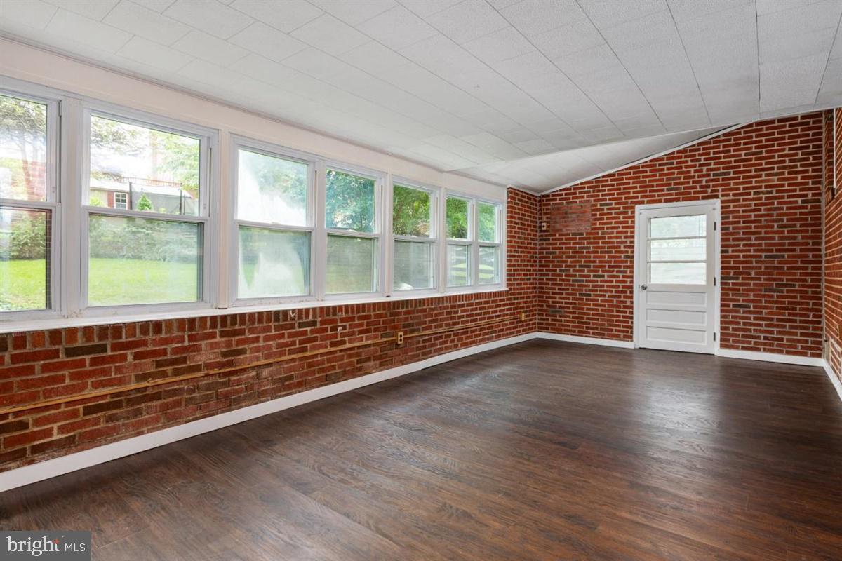 COLONIAL GARDENS - Residential