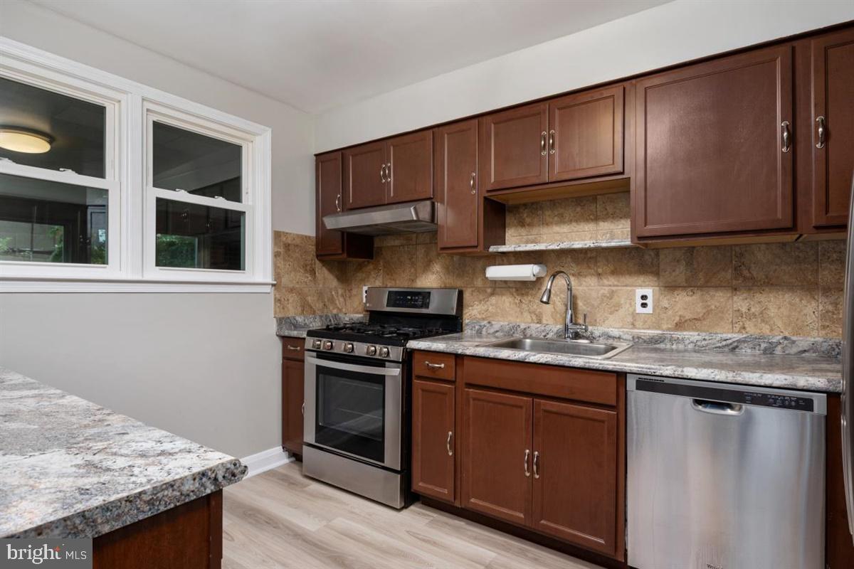 COLONIAL GARDENS - Residential