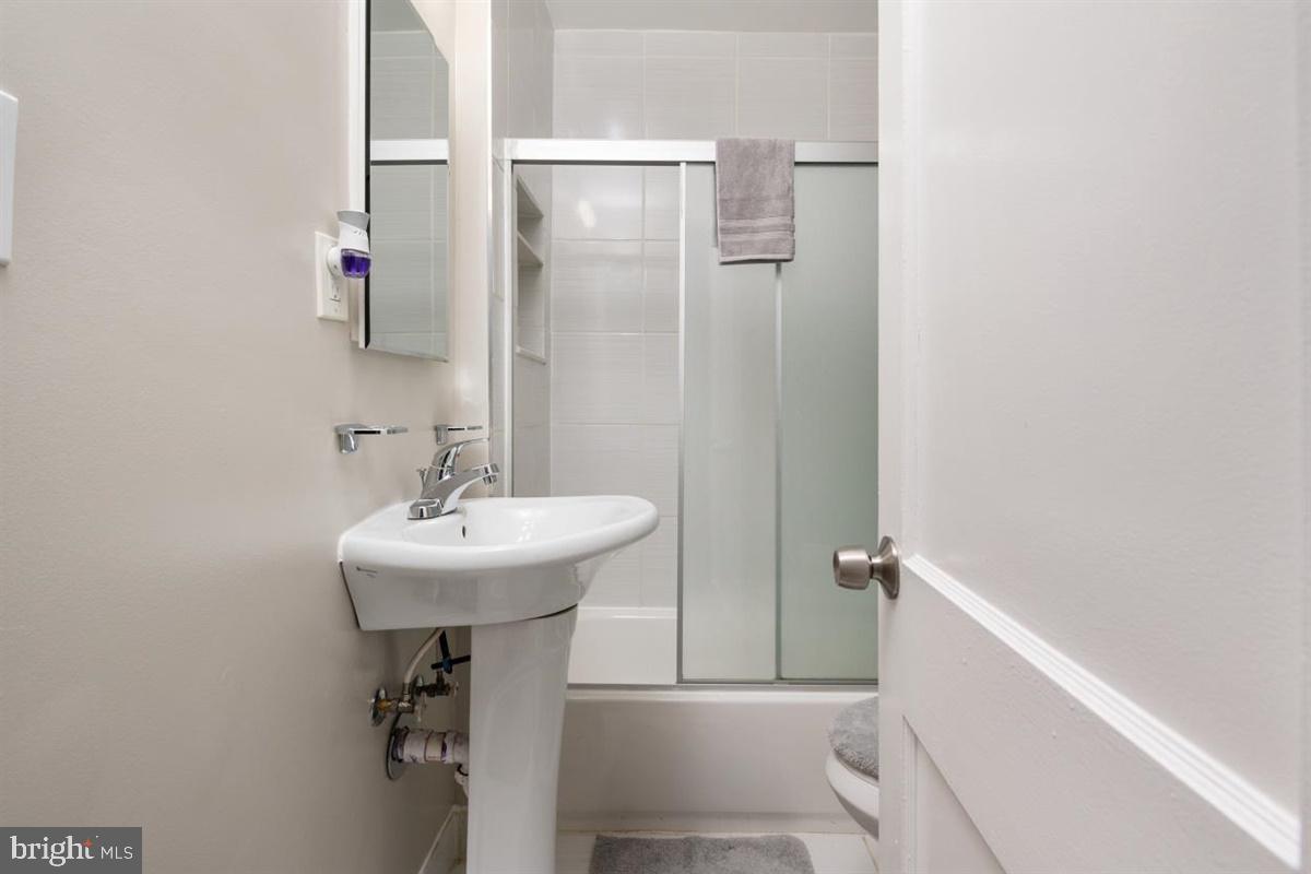 COLONIAL GARDENS - Residential