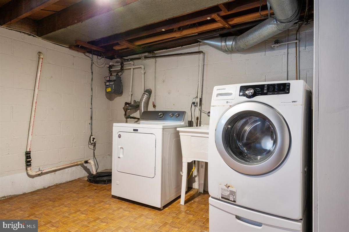 COLONIAL GARDENS - Residential