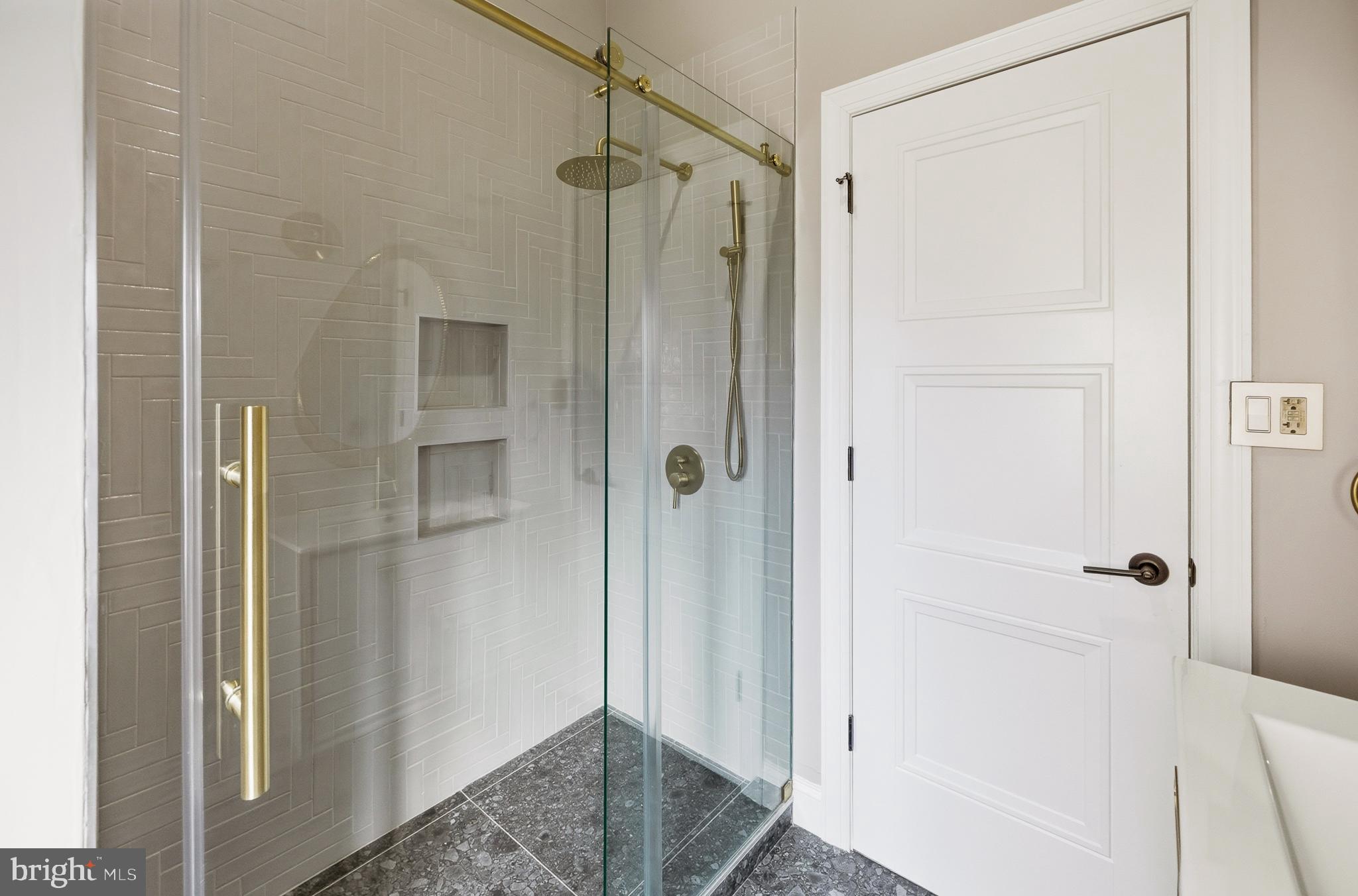 FAIRMOUNT - Residential