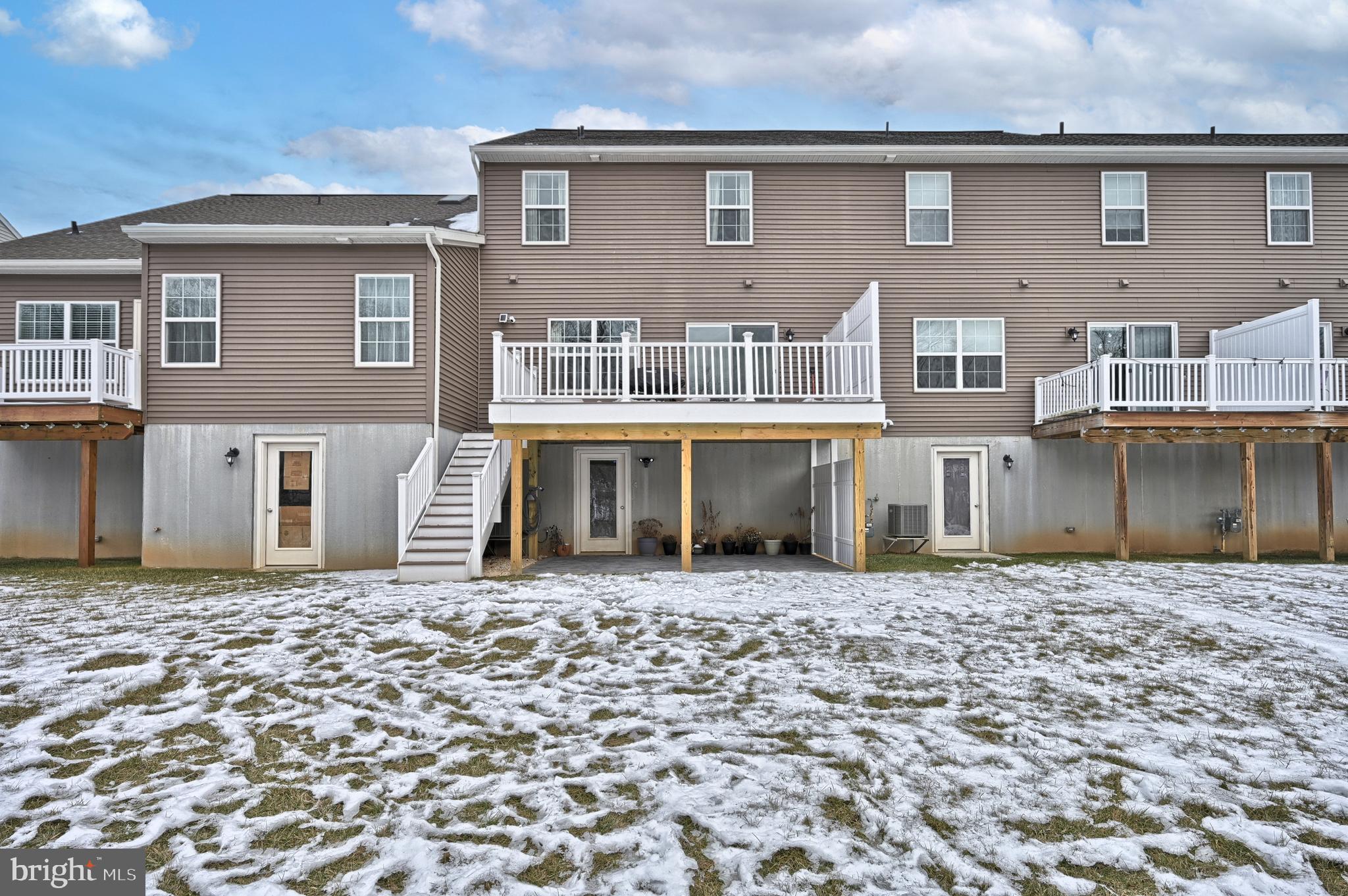HANBURY COURT AT WINDING HILLS - Residential
