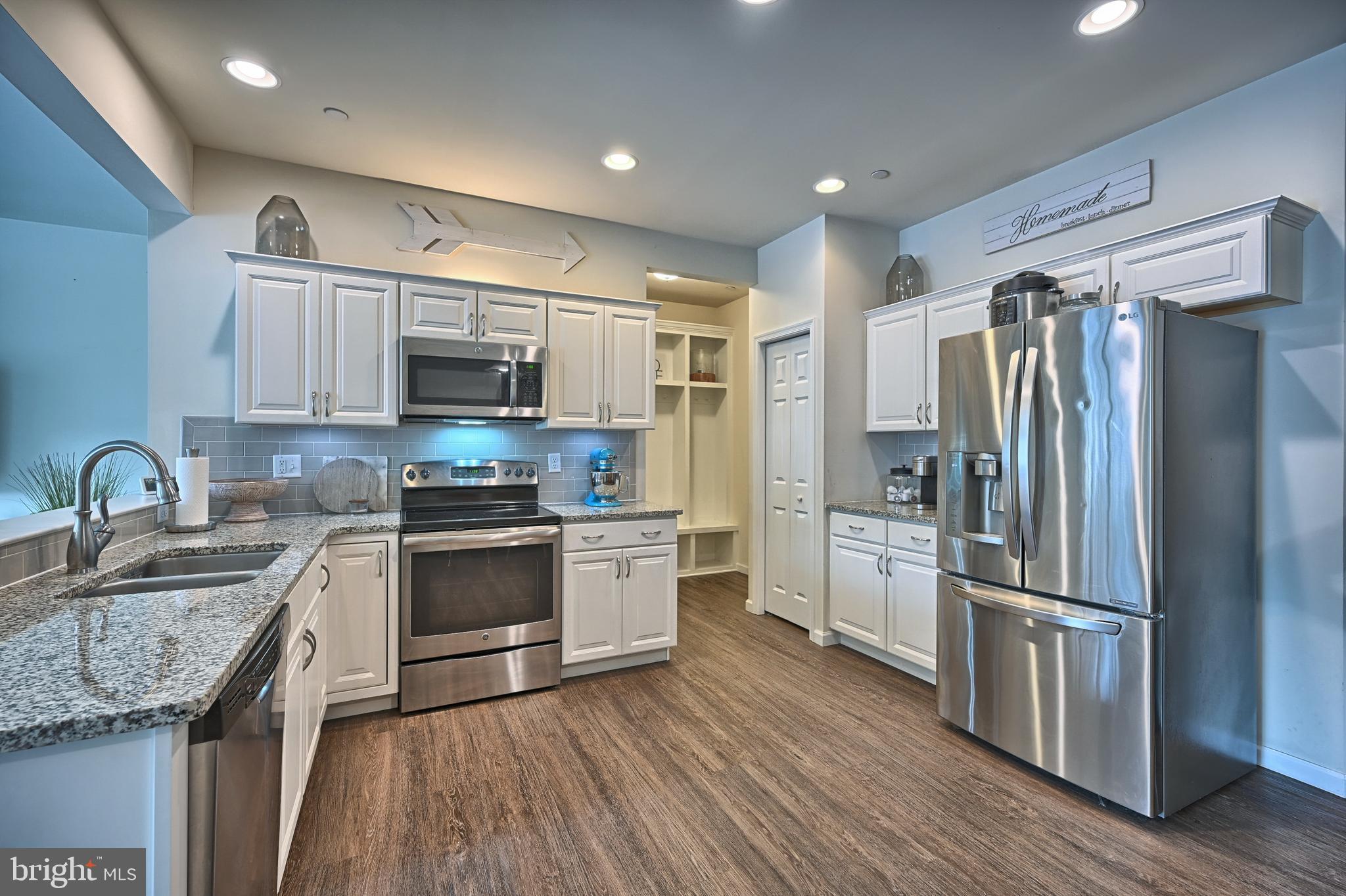 HANBURY COURT AT WINDING HILLS - Residential