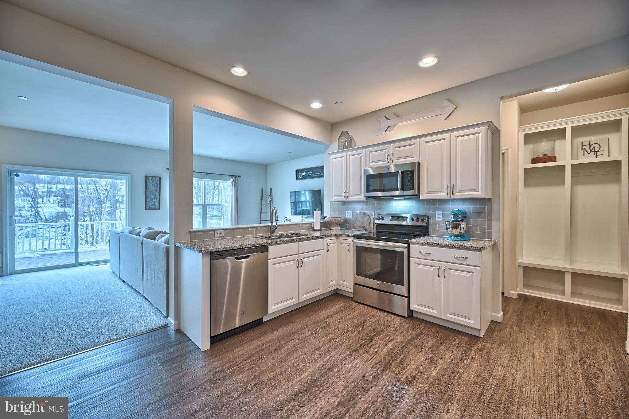 HANBURY COURT AT WINDING HILLS - Residential