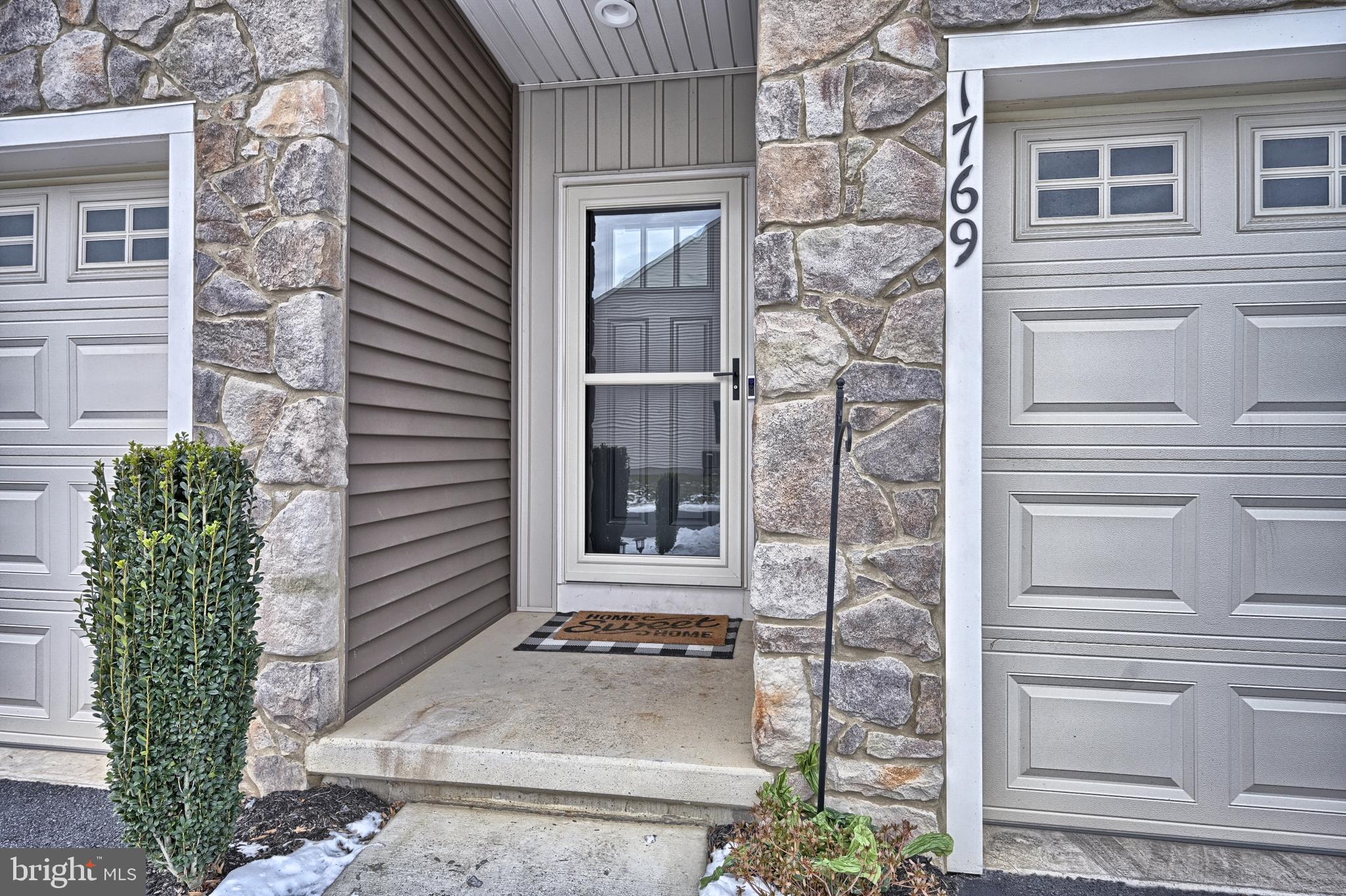 HANBURY COURT AT WINDING HILLS - Residential