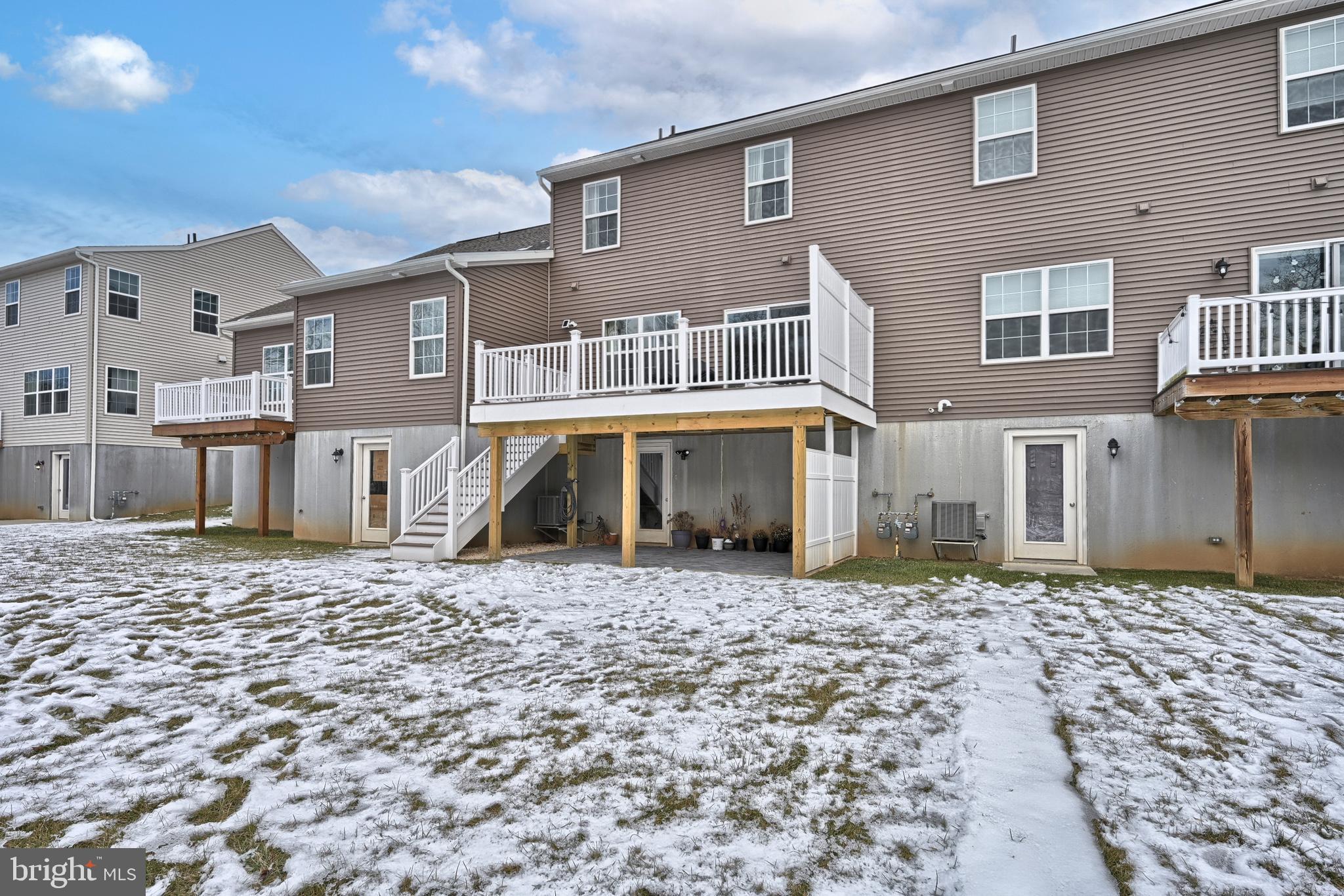 HANBURY COURT AT WINDING HILLS - Residential