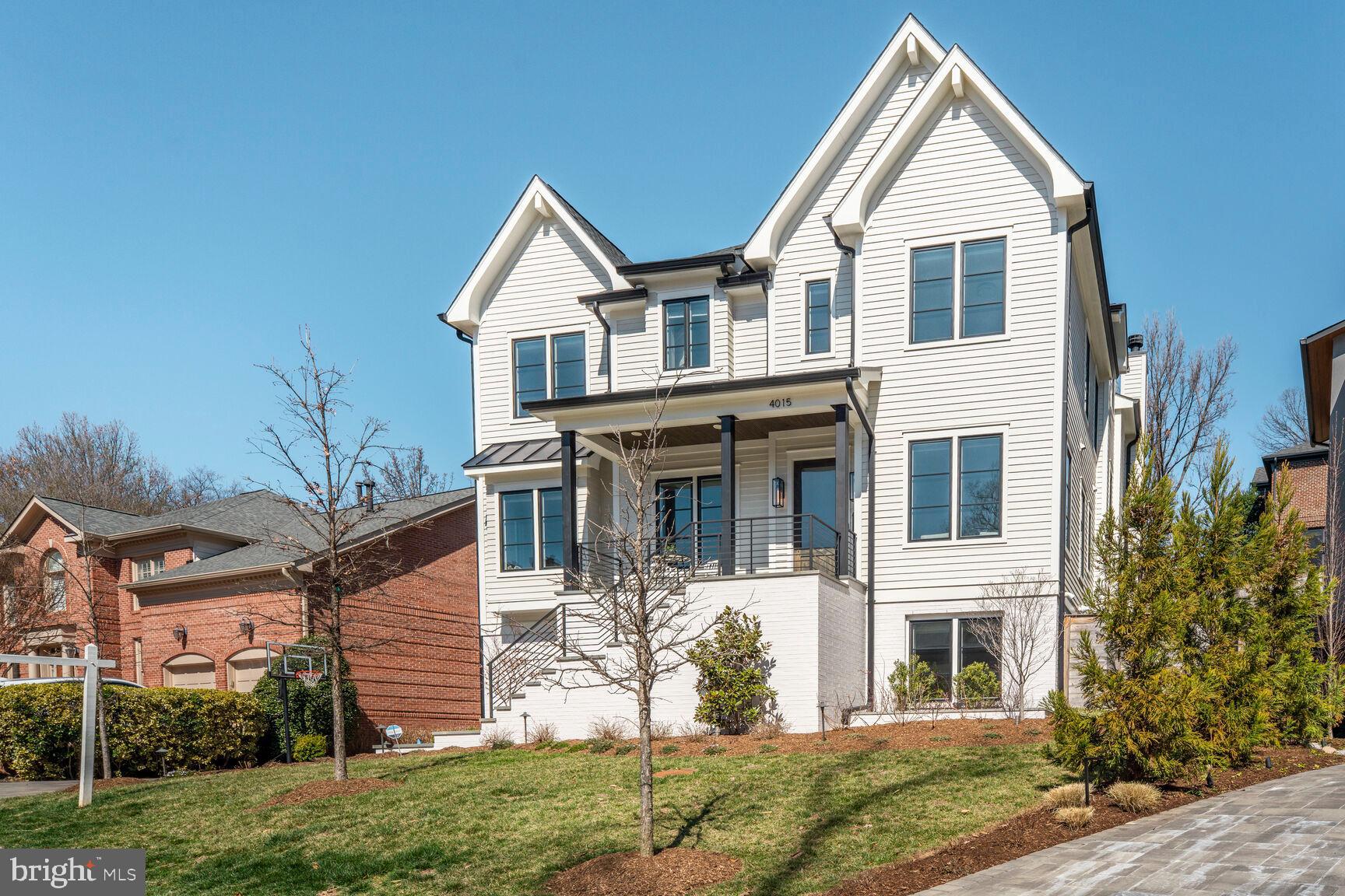 4015 VACATION LANE