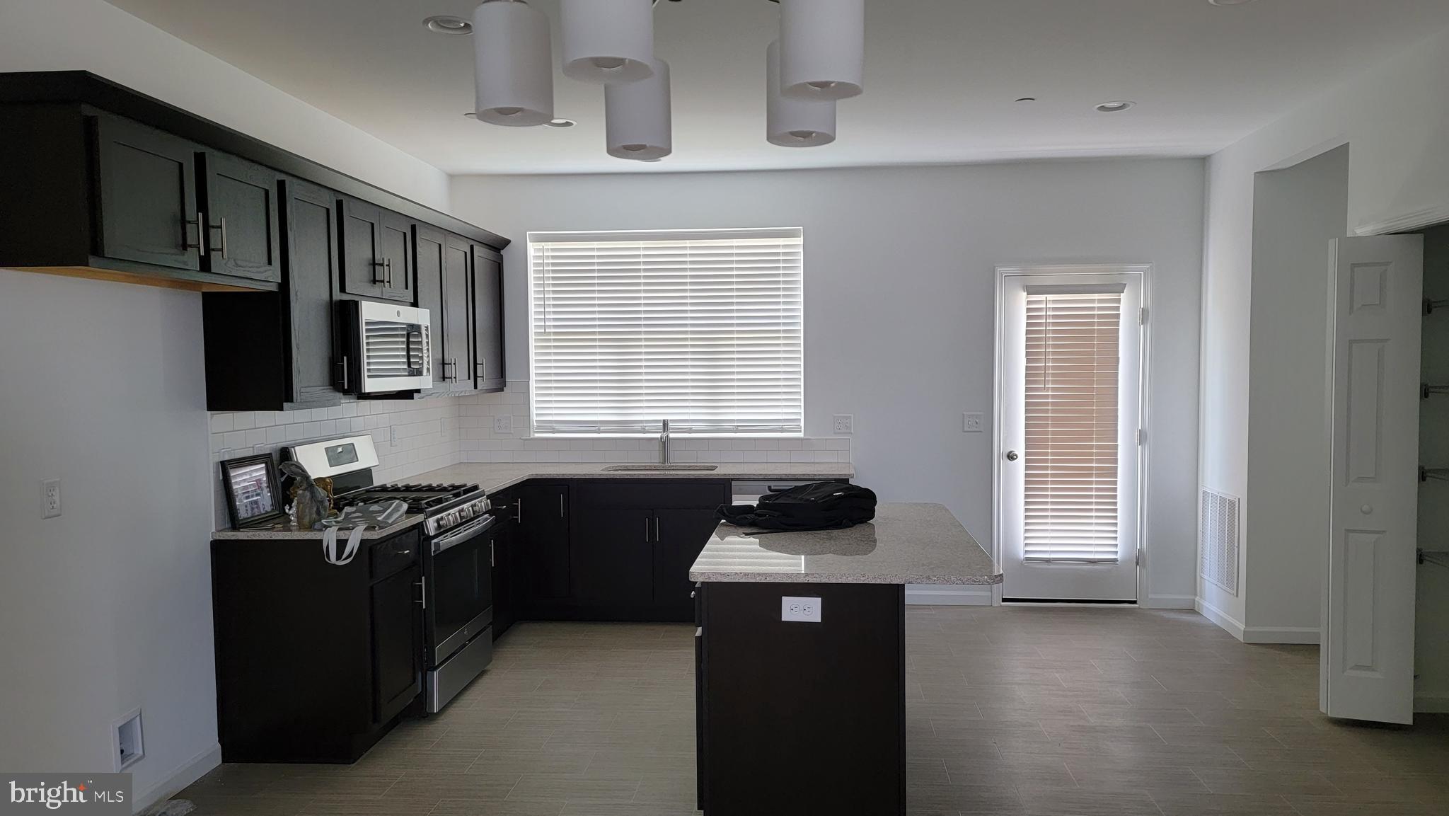 HANBURY COURT AT WINDING HILLS - Residential Lease