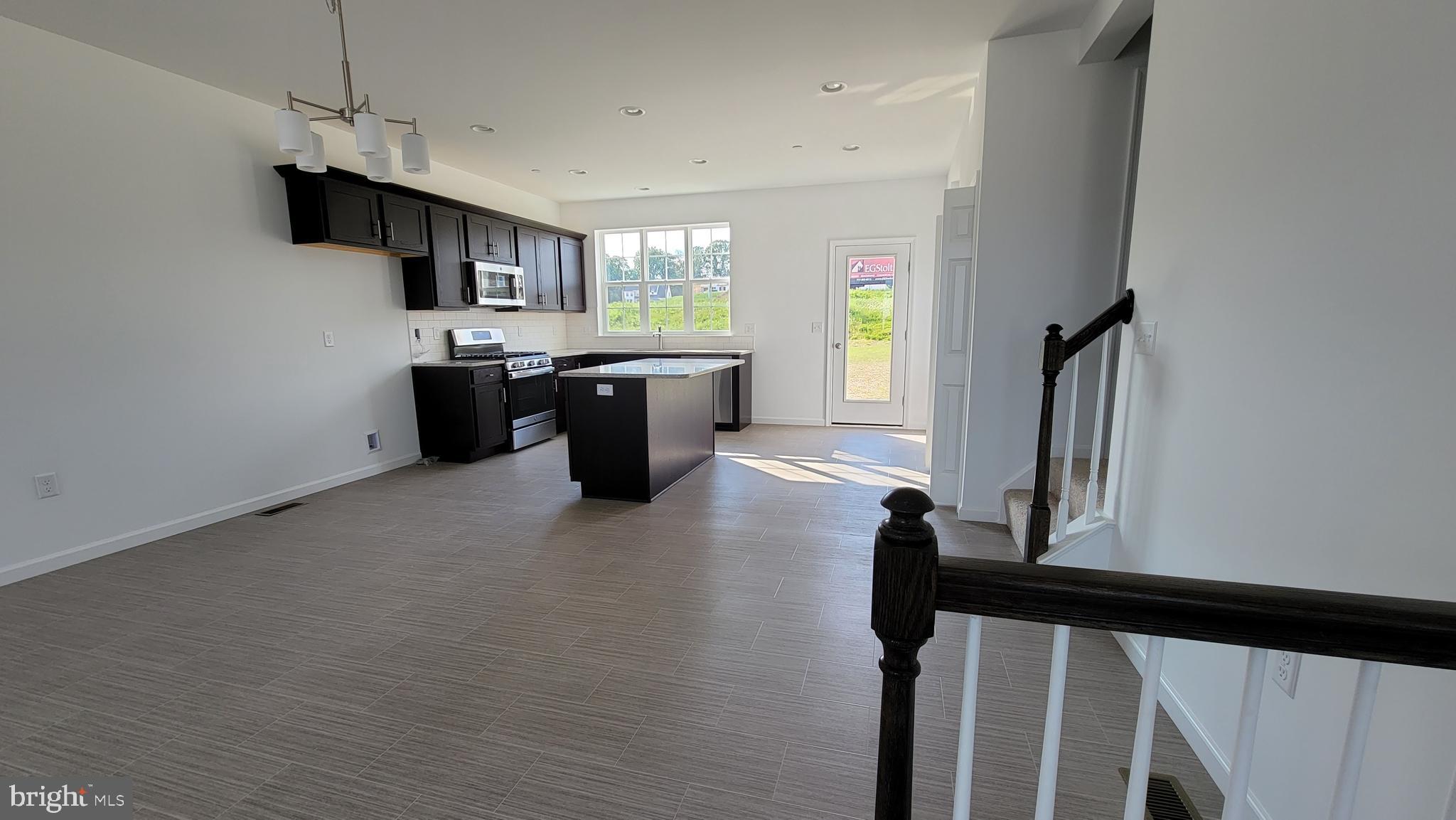 HANBURY COURT AT WINDING HILLS - Residential Lease