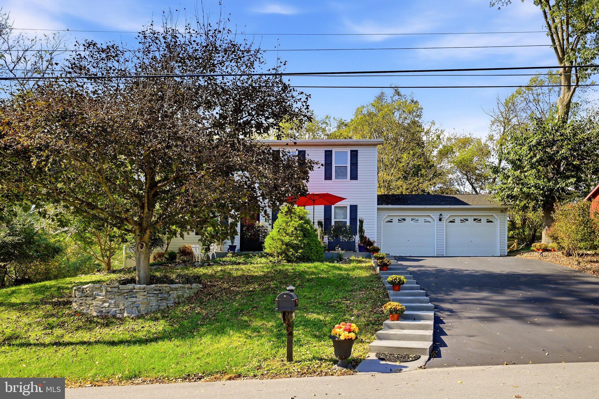 904 HICKORY COURT