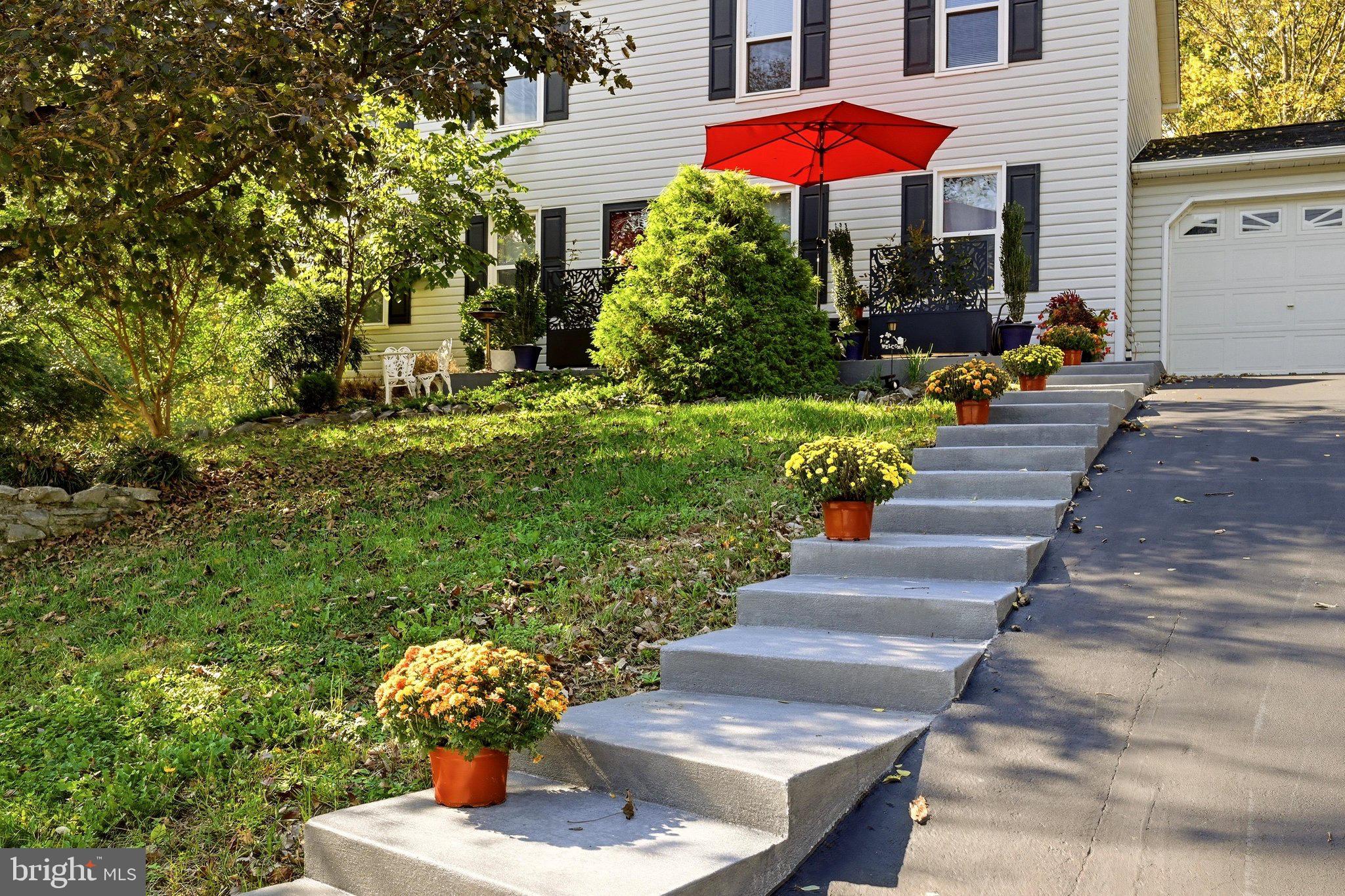 904 HICKORY COURT