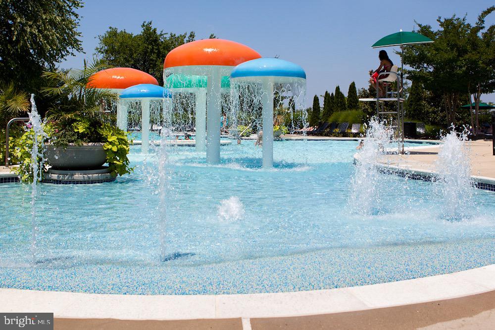 LANSDOWNE ON THE POTOMAC - Residential