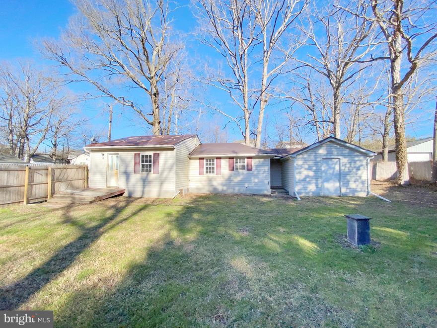 Don't miss this rancher home nestled in a large lot approximately 9100 sq ft. Home has two bedrooms, a full bath, a living room and kitchen-dining combo. The spacious front fenced yard is great for outdoor entertainment.