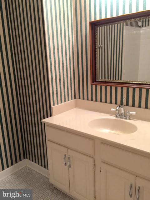 KENWOOD FOREST - Residential Lease