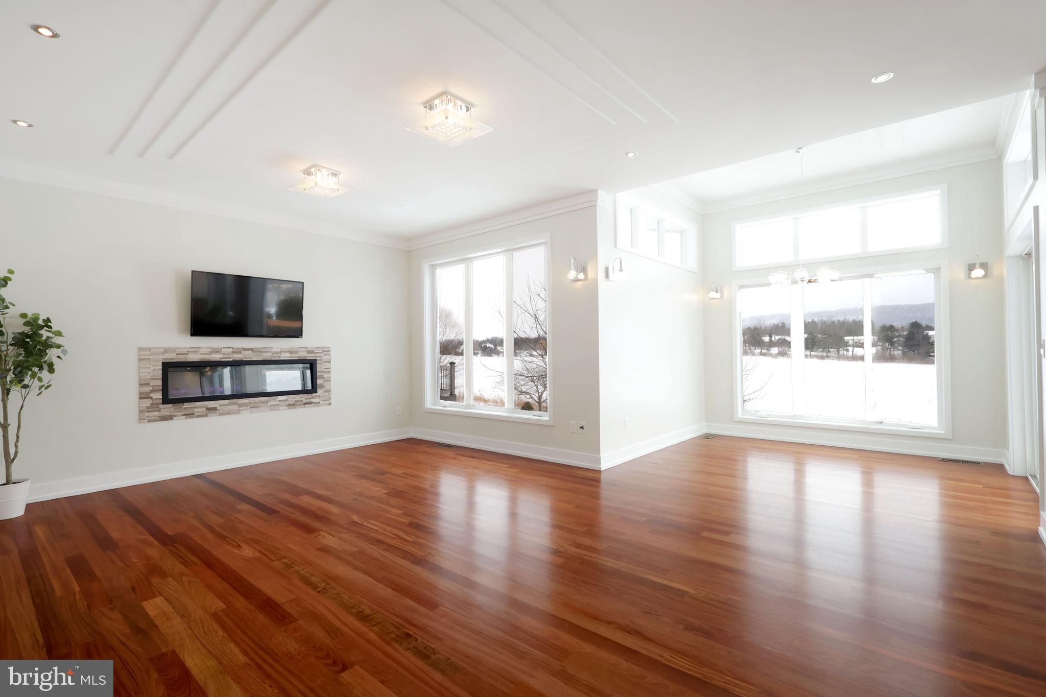 ROCKEY RIDGE - Residential