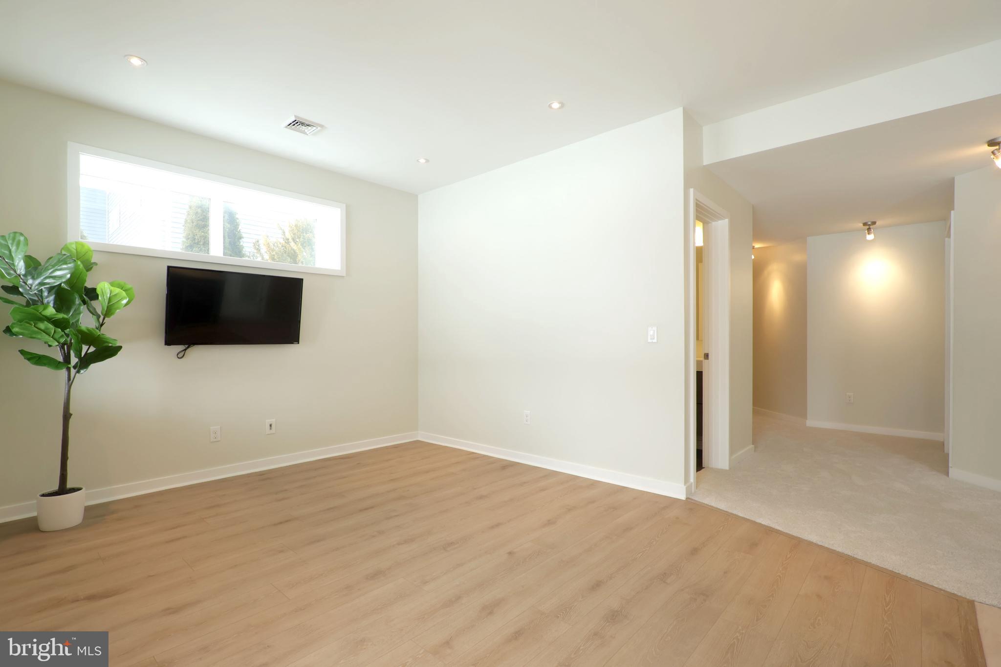 ROCKEY RIDGE - Residential