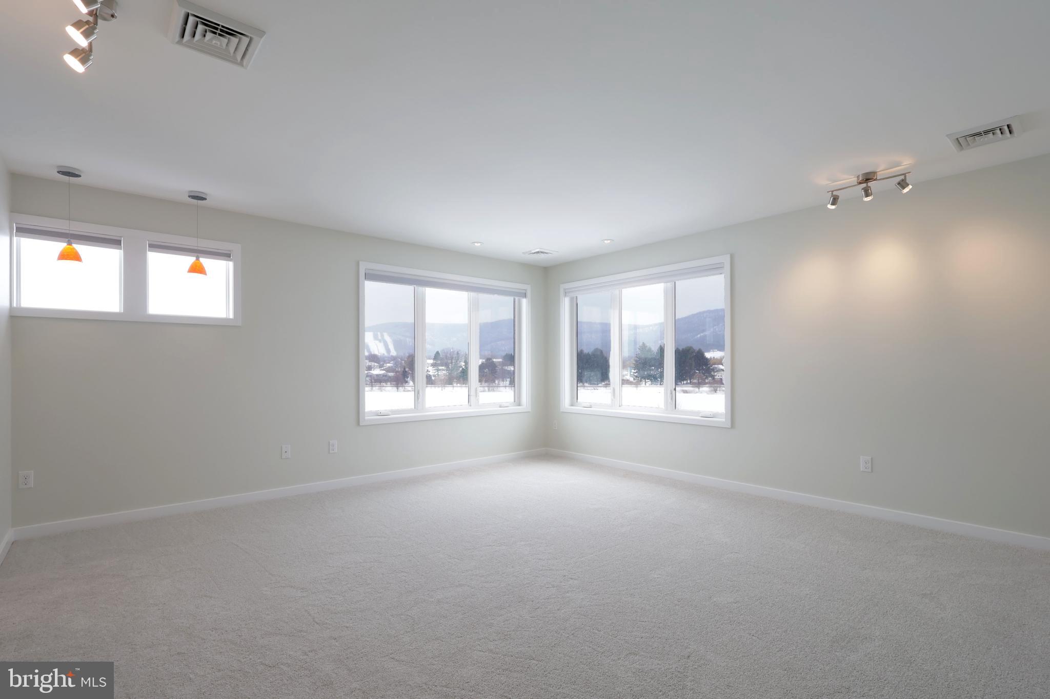 ROCKEY RIDGE - Residential