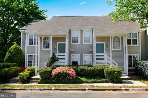 Photo of 2799 Yarling Court #2799, FALLS CHURCH, VA 22042 (MLS # VAFX2307568)