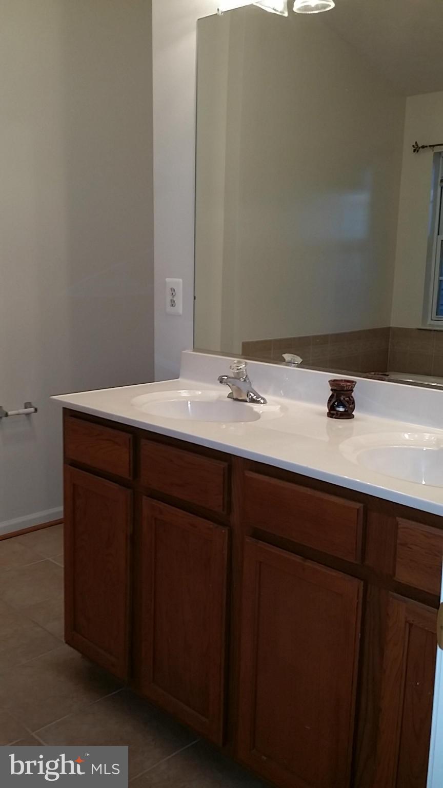 HOLLY WOODS - Residential Lease