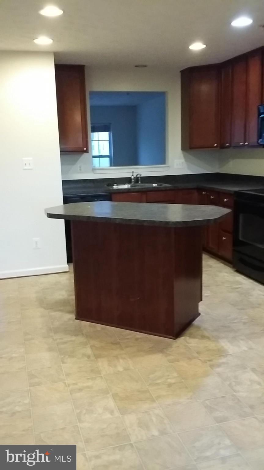 HOLLY WOODS - Residential Lease