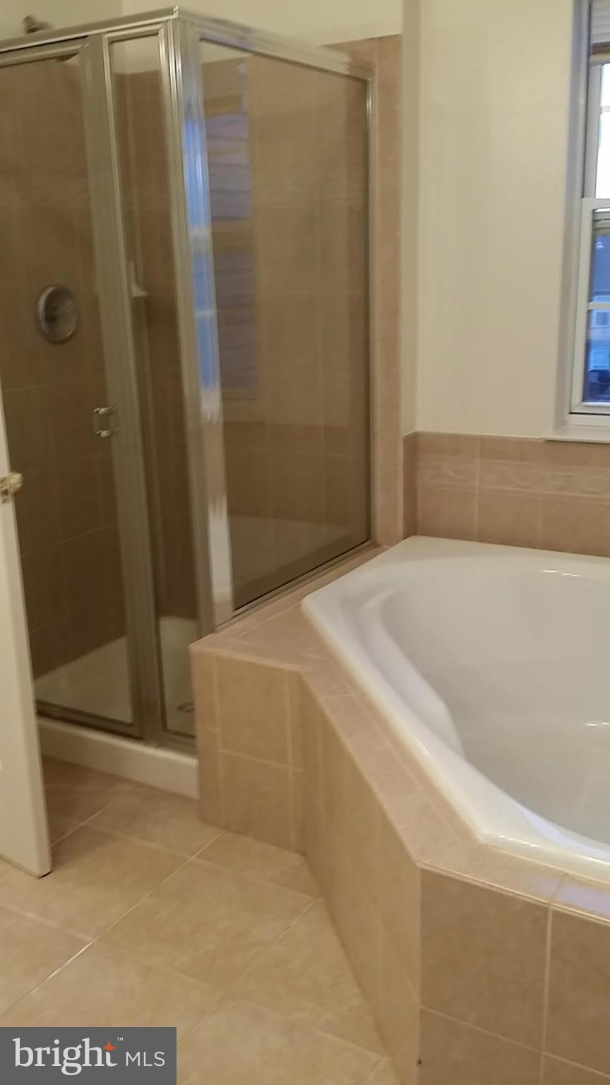 HOLLY WOODS - Residential Lease