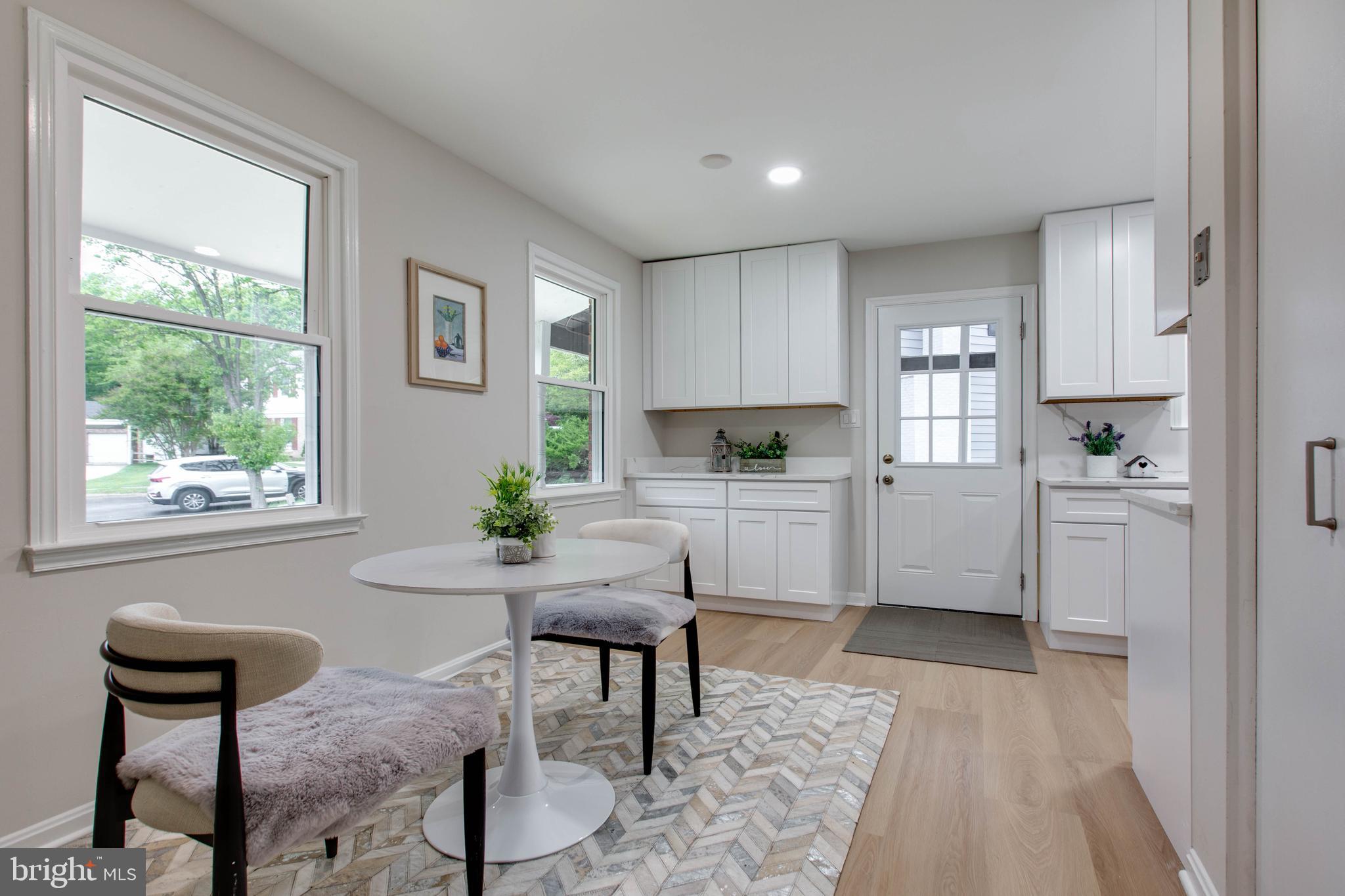 WHITE OAK MANOR - Residential