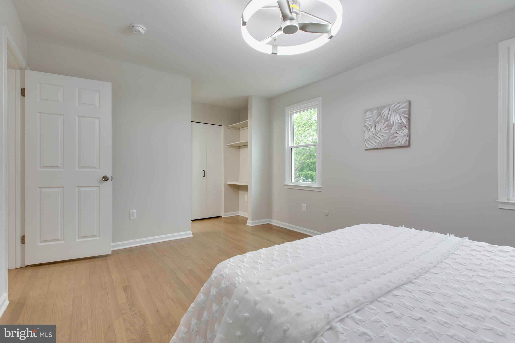 WHITE OAK MANOR - Residential