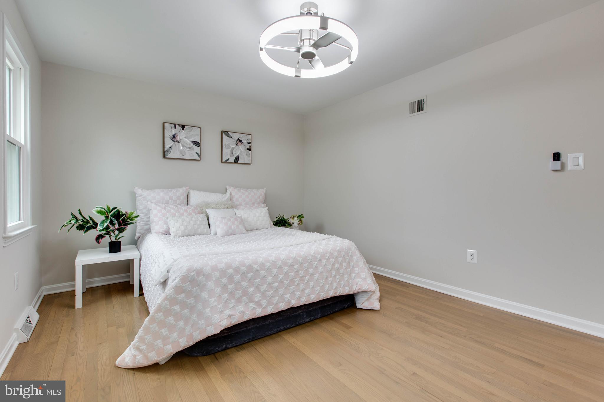 WHITE OAK MANOR - Residential