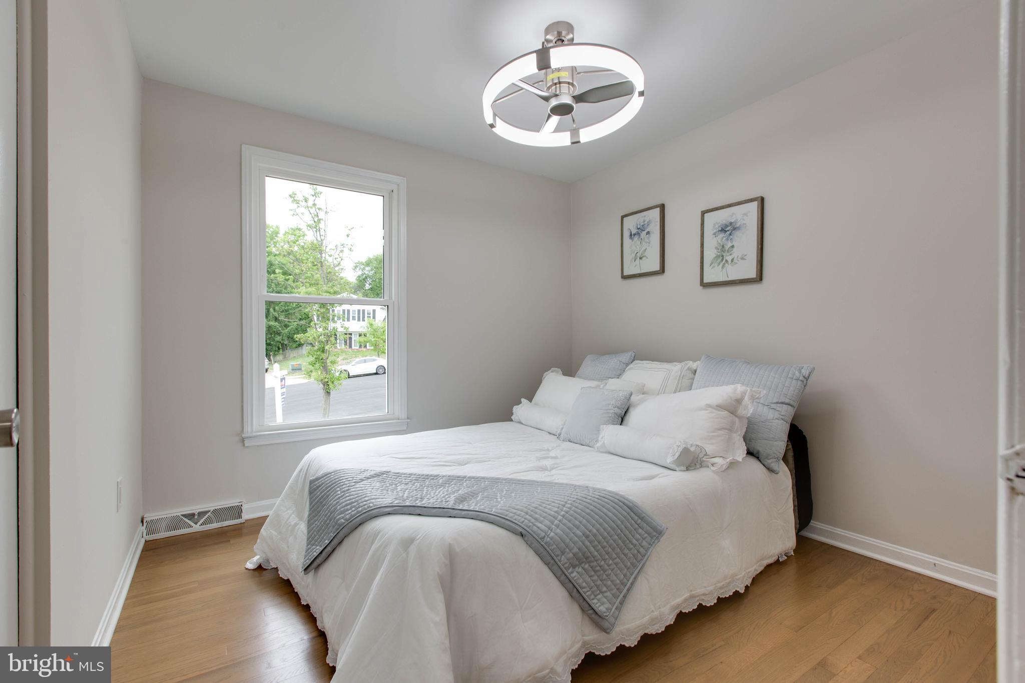 WHITE OAK MANOR - Residential