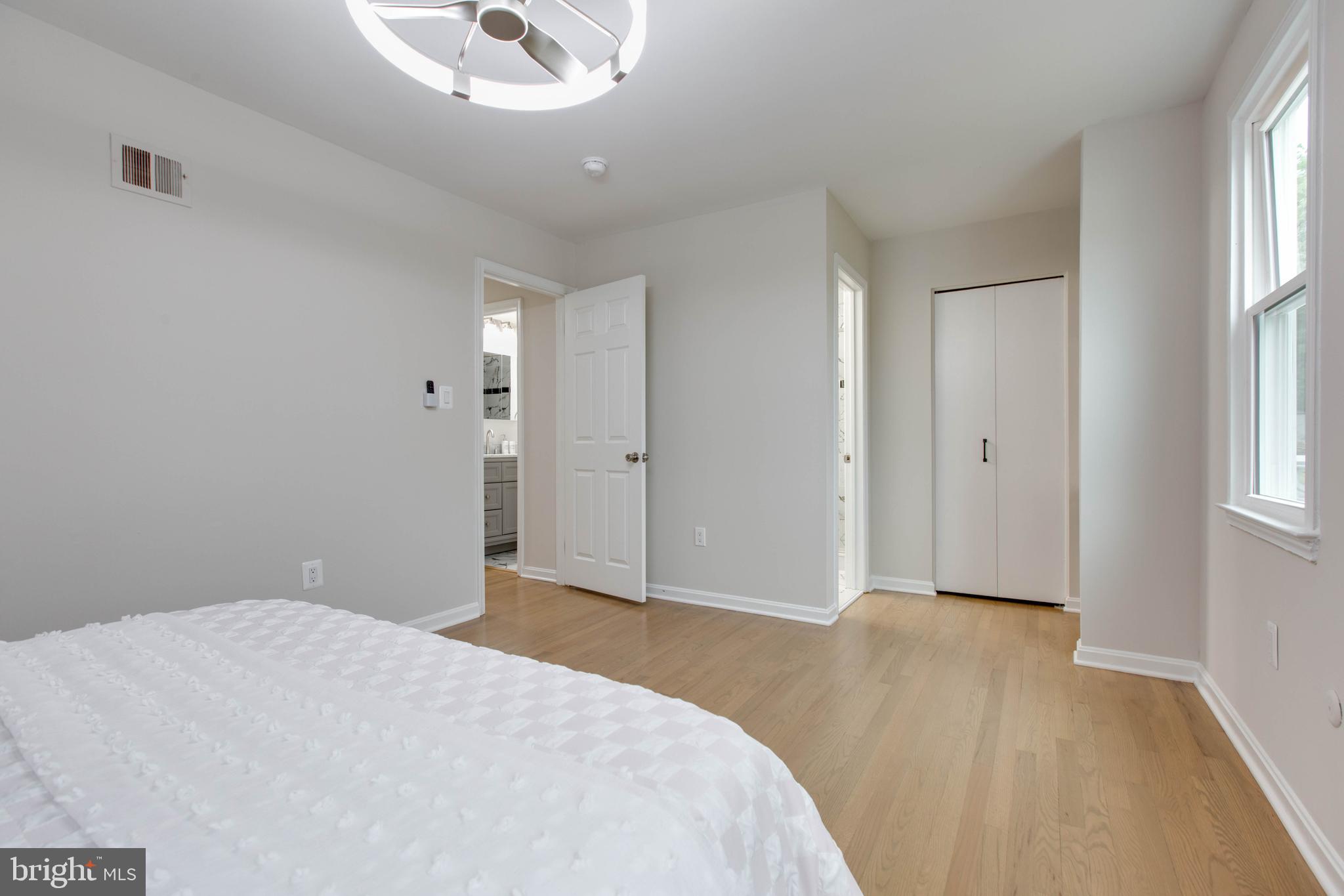 WHITE OAK MANOR - Residential