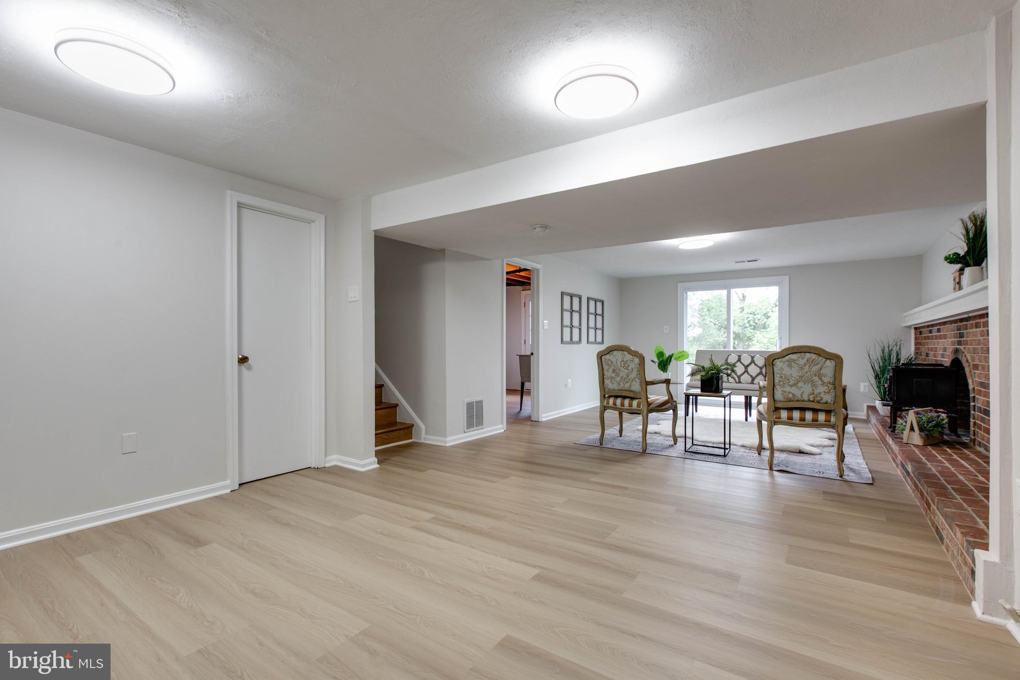 WHITE OAK MANOR - Residential