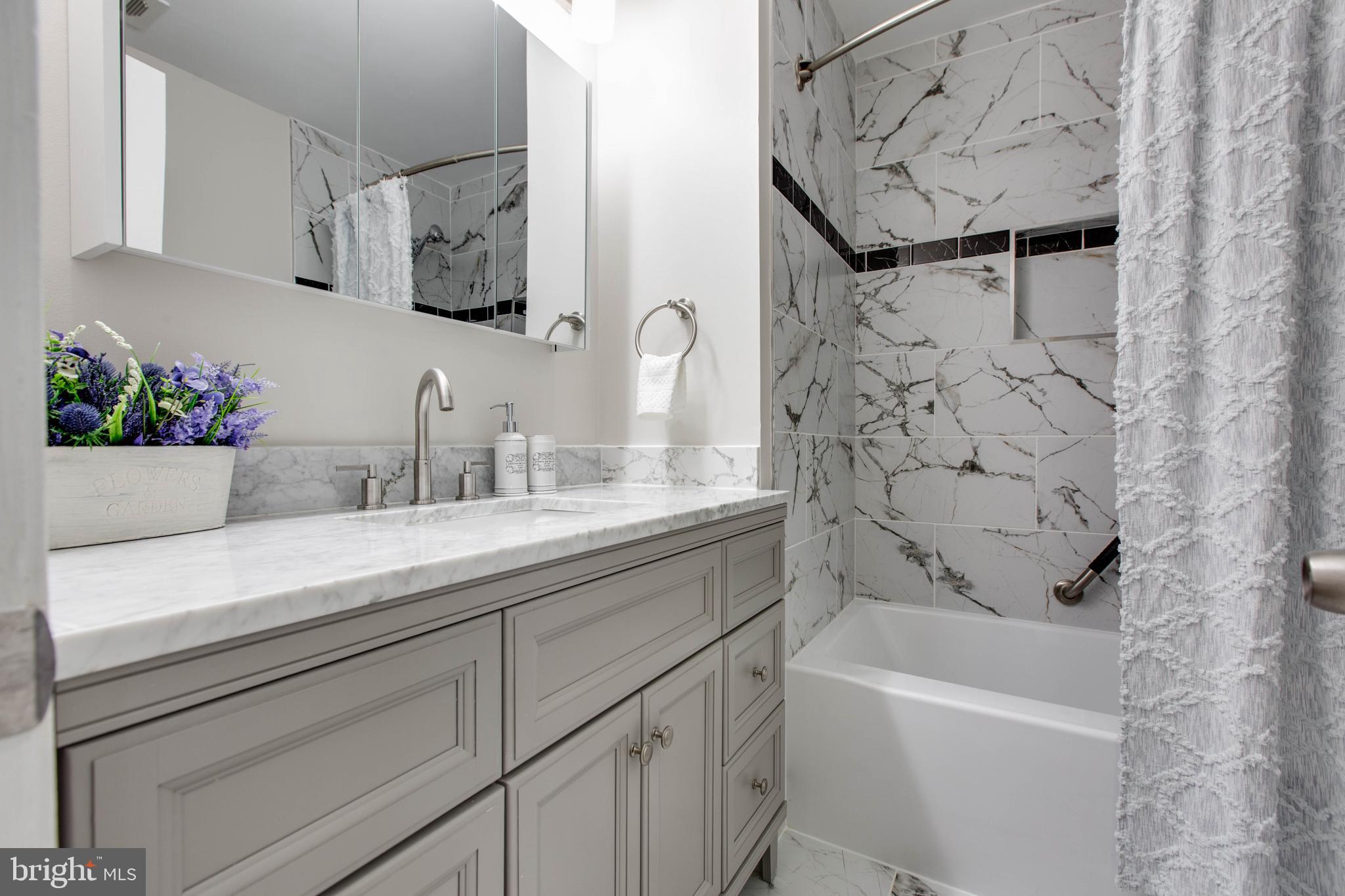WHITE OAK MANOR - Residential