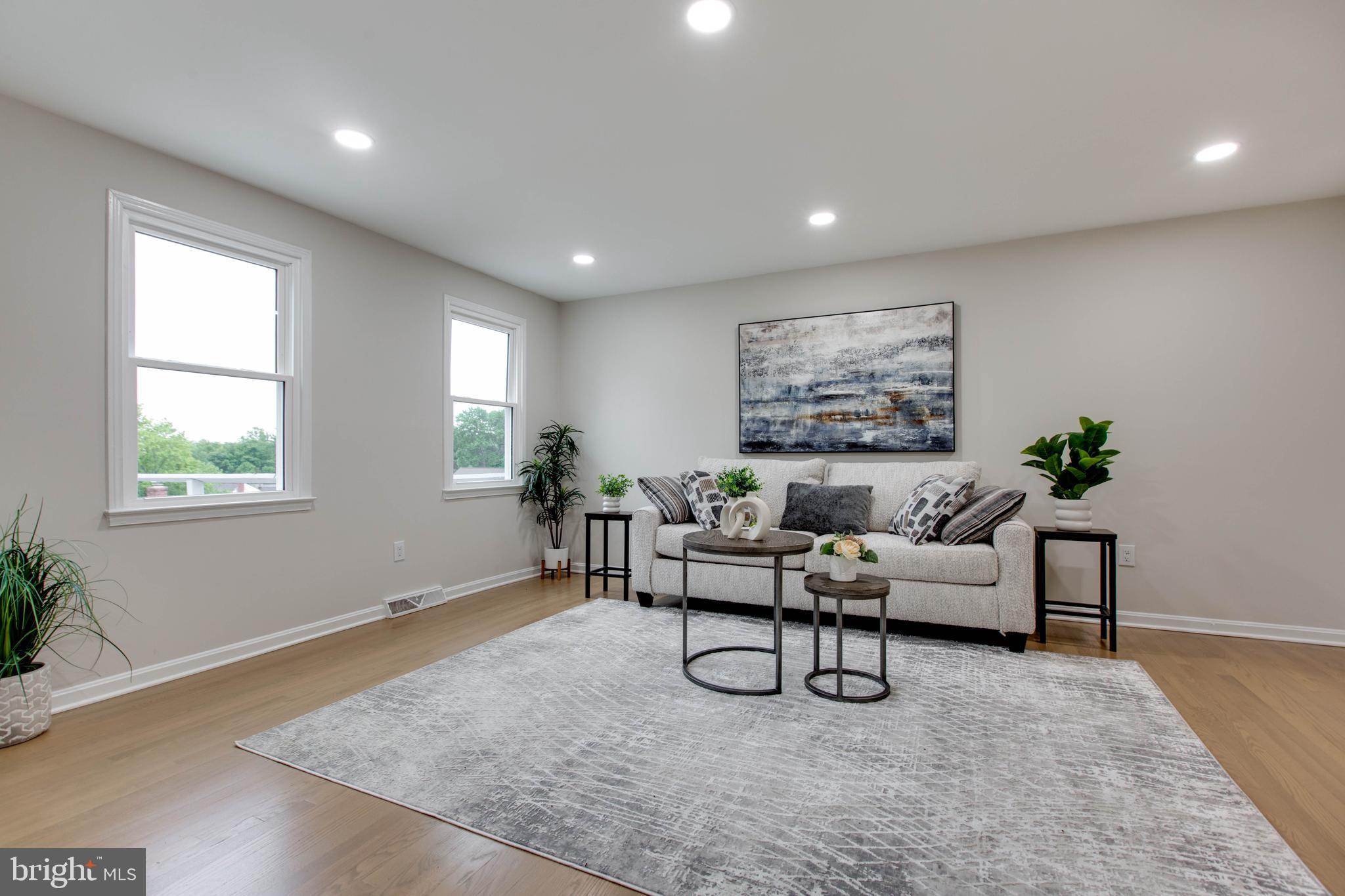 WHITE OAK MANOR - Residential