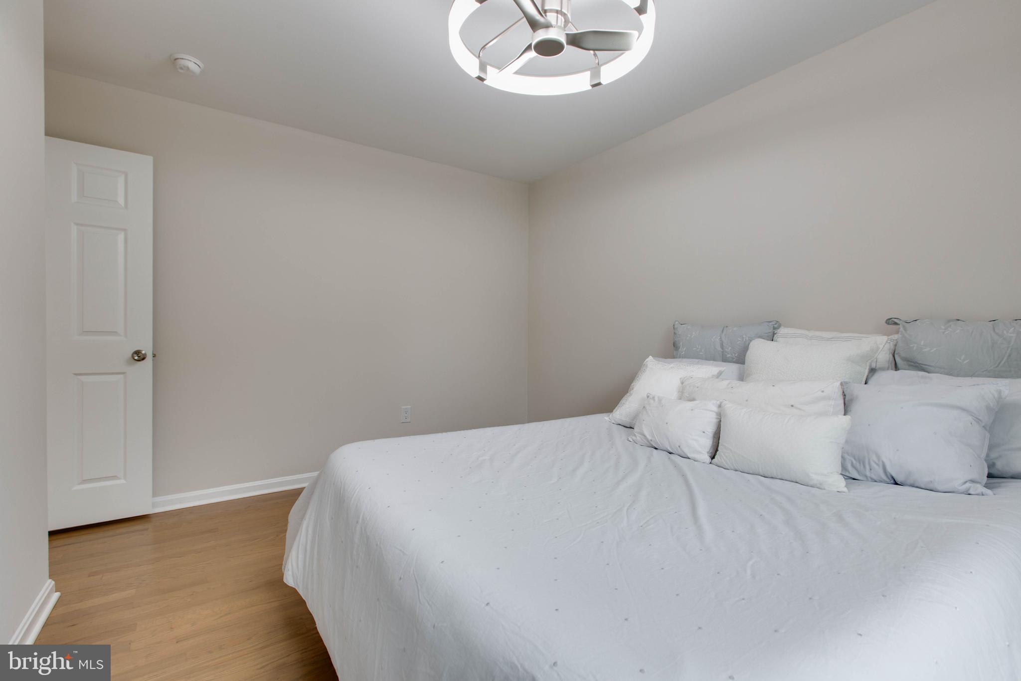 WHITE OAK MANOR - Residential