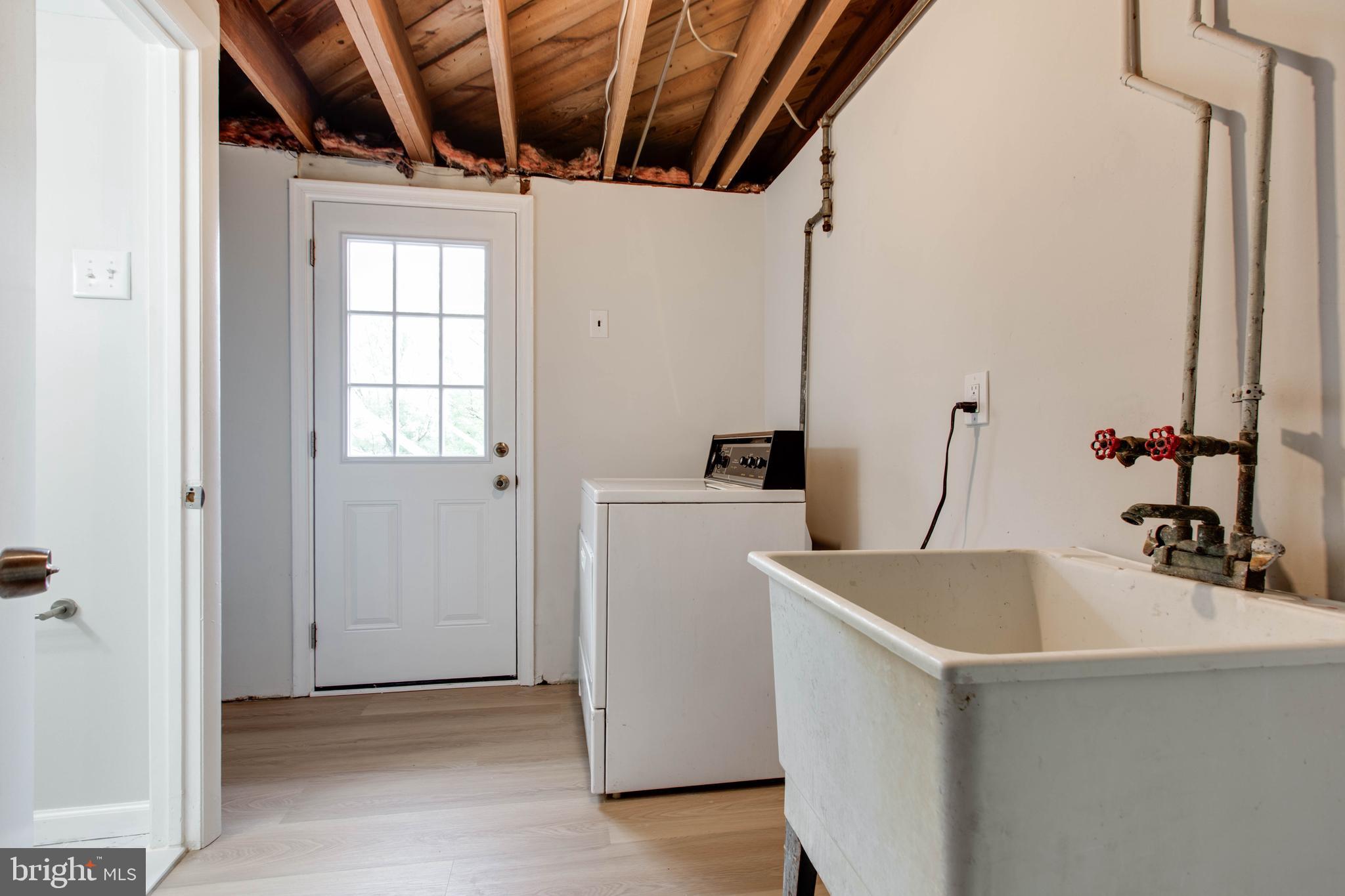WHITE OAK MANOR - Residential