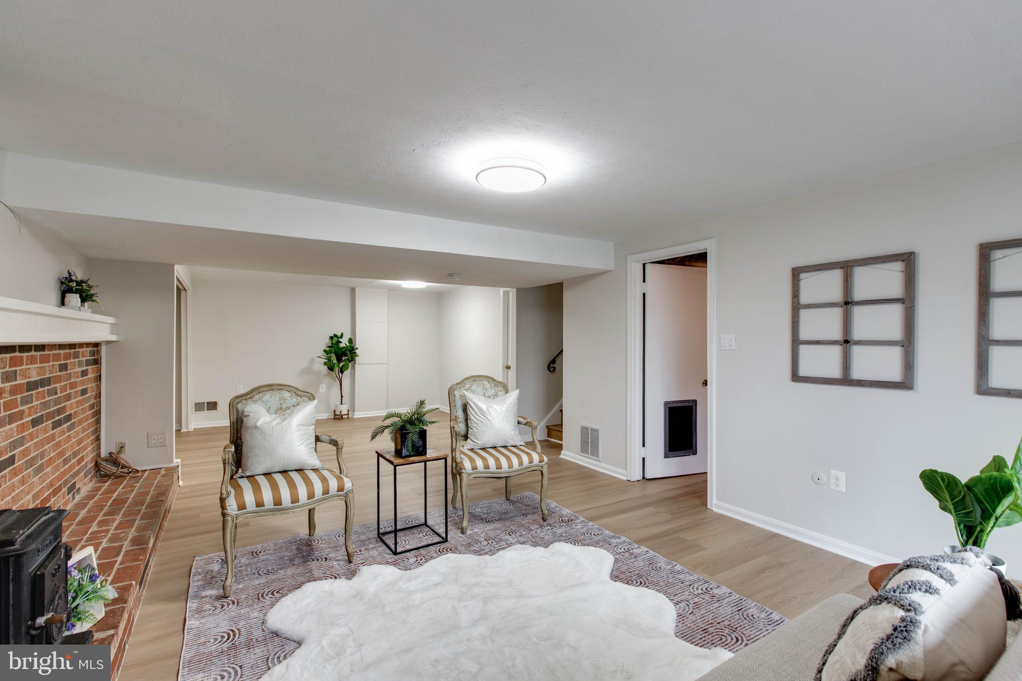 WHITE OAK MANOR - Residential