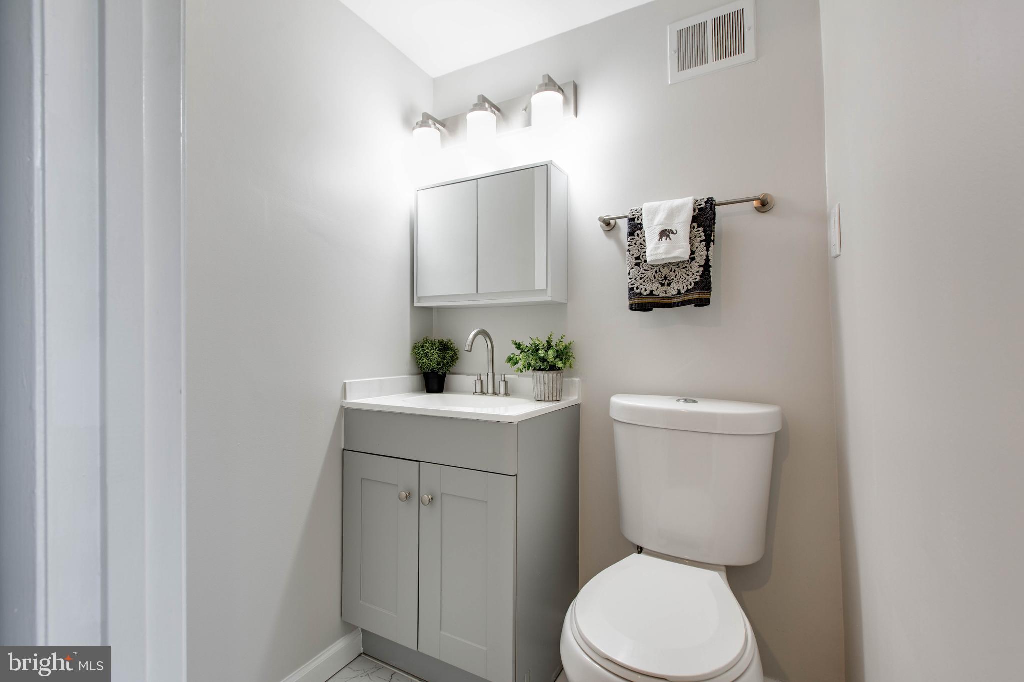 WHITE OAK MANOR - Residential