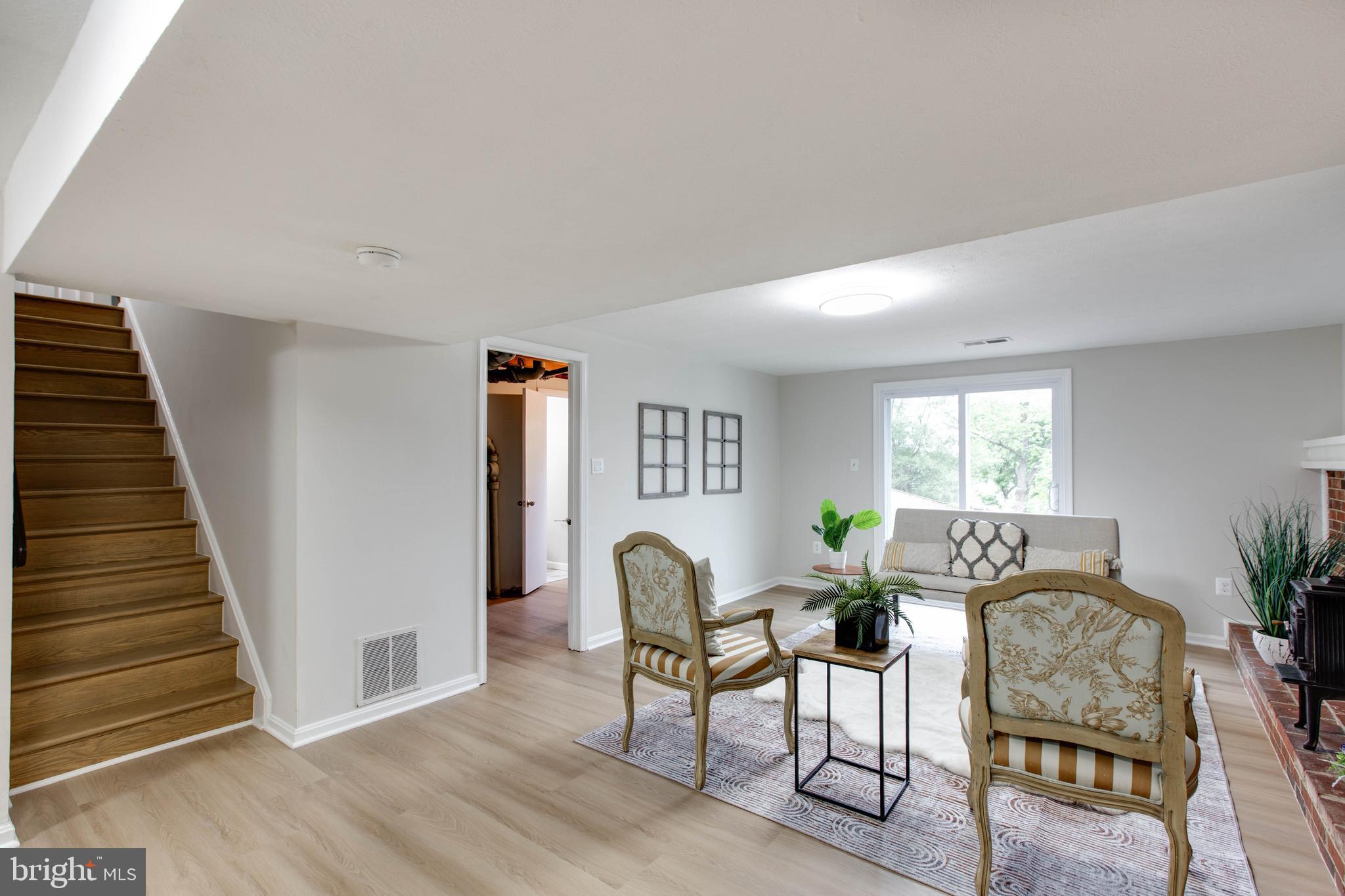 WHITE OAK MANOR - Residential