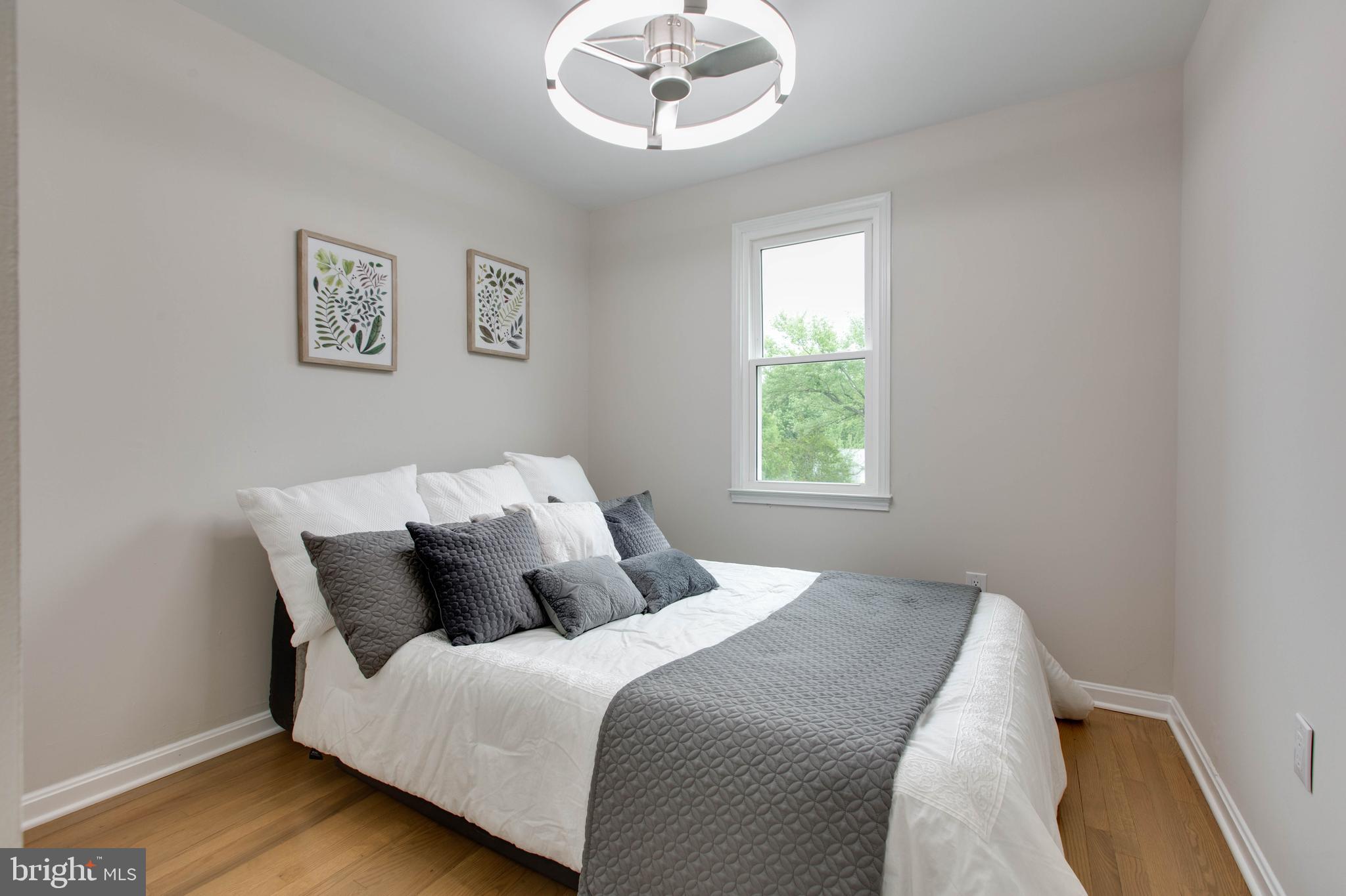 WHITE OAK MANOR - Residential