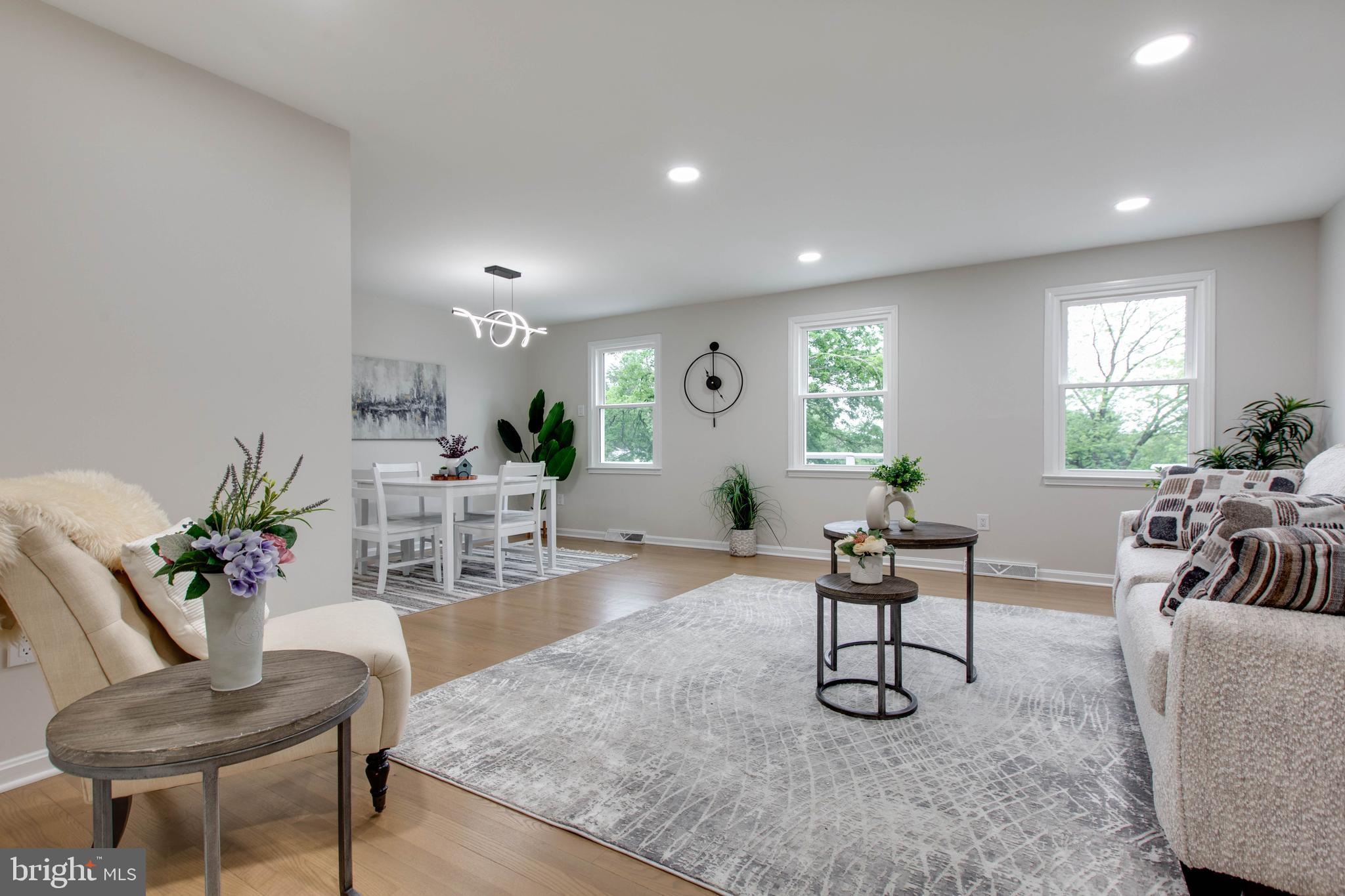 WHITE OAK MANOR - Residential