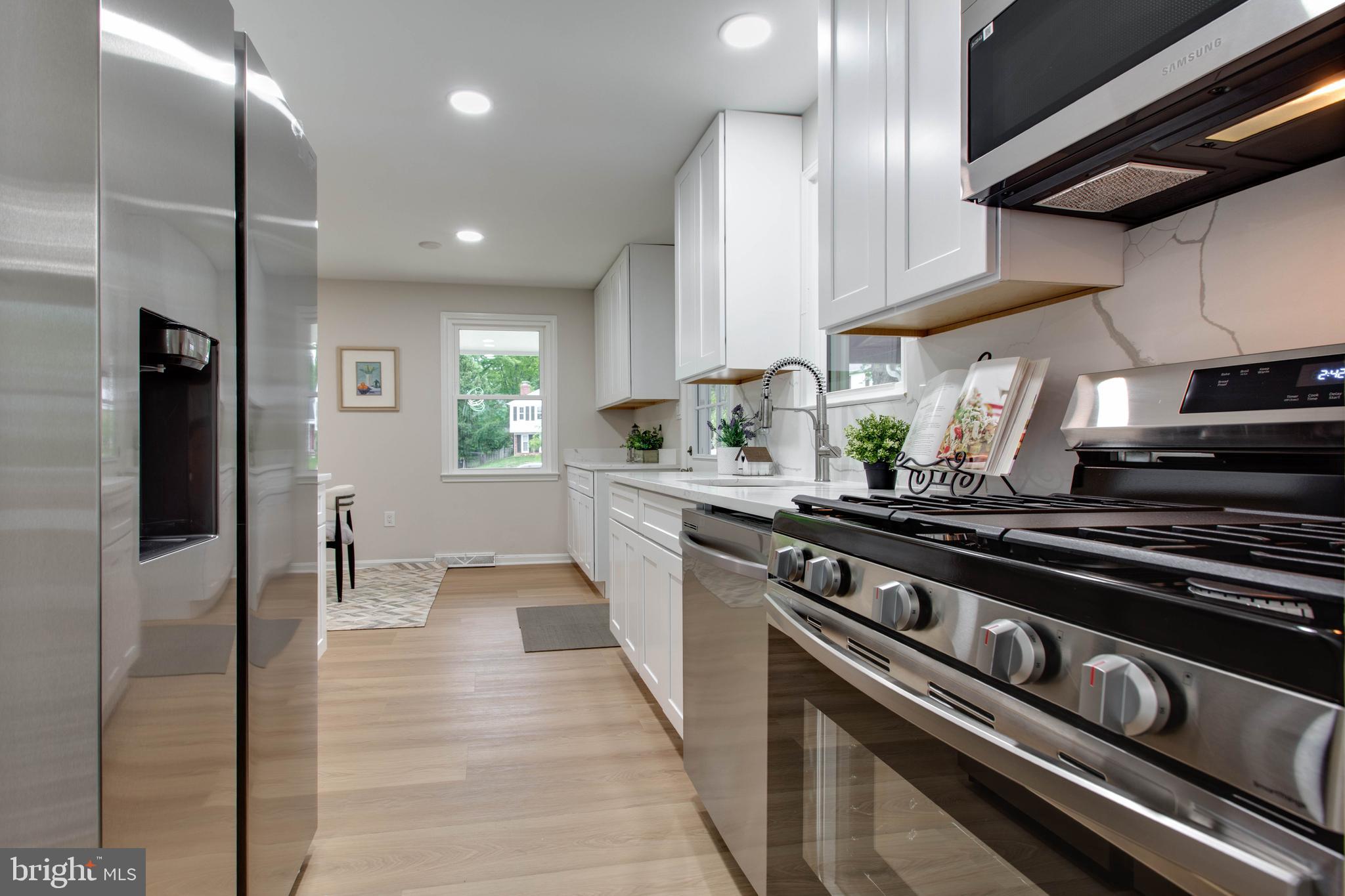WHITE OAK MANOR - Residential
