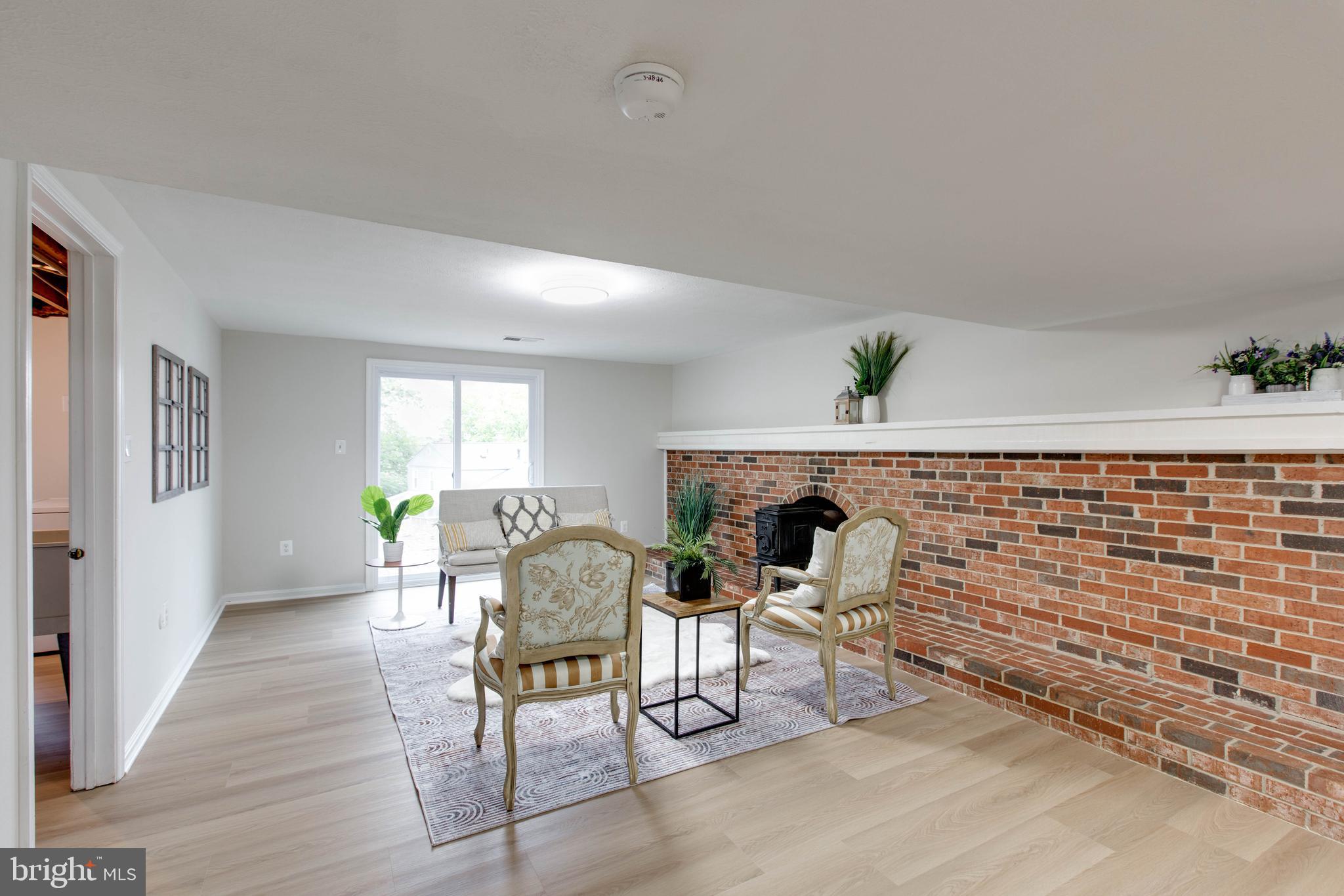WHITE OAK MANOR - Residential