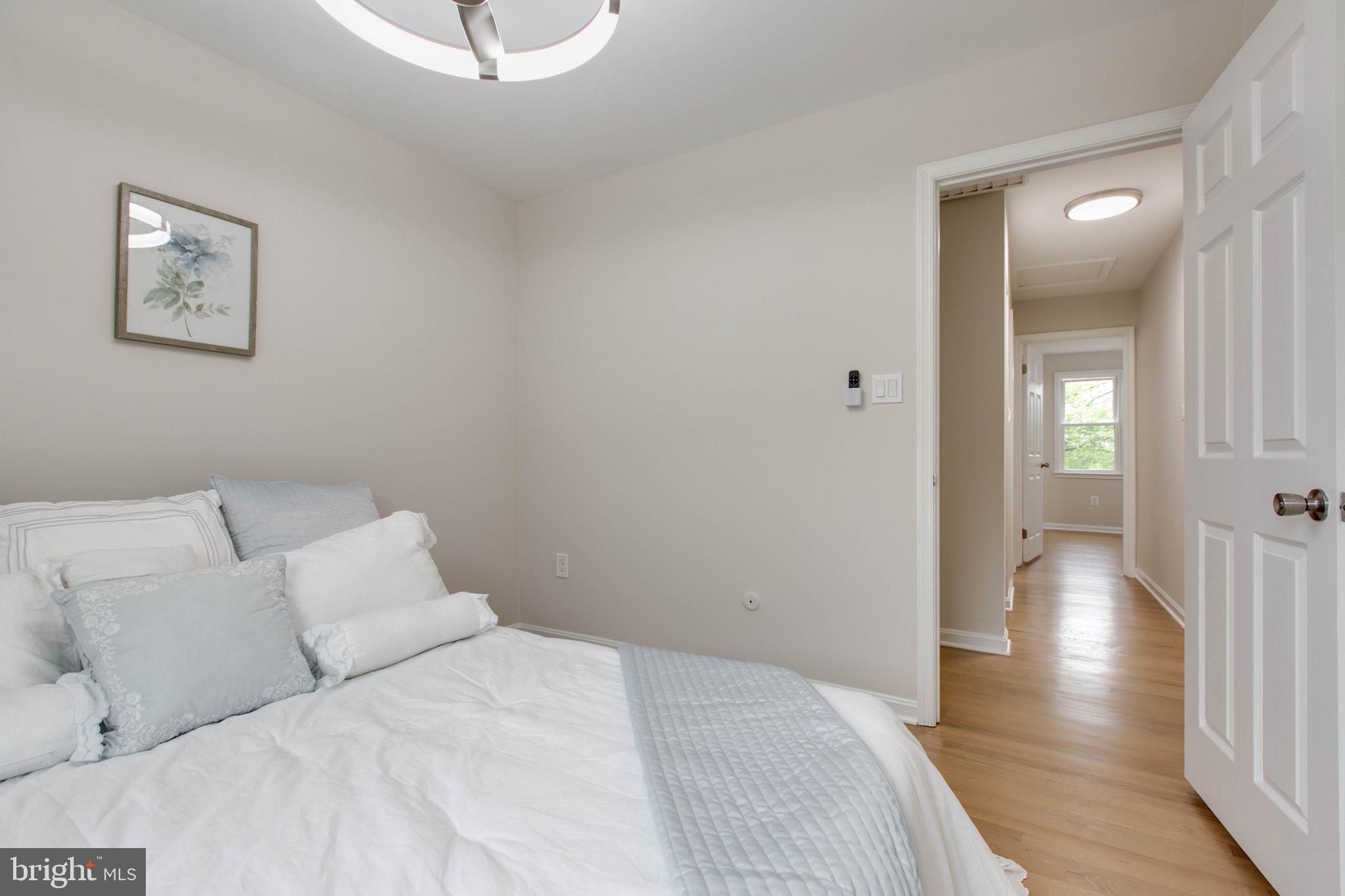 WHITE OAK MANOR - Residential