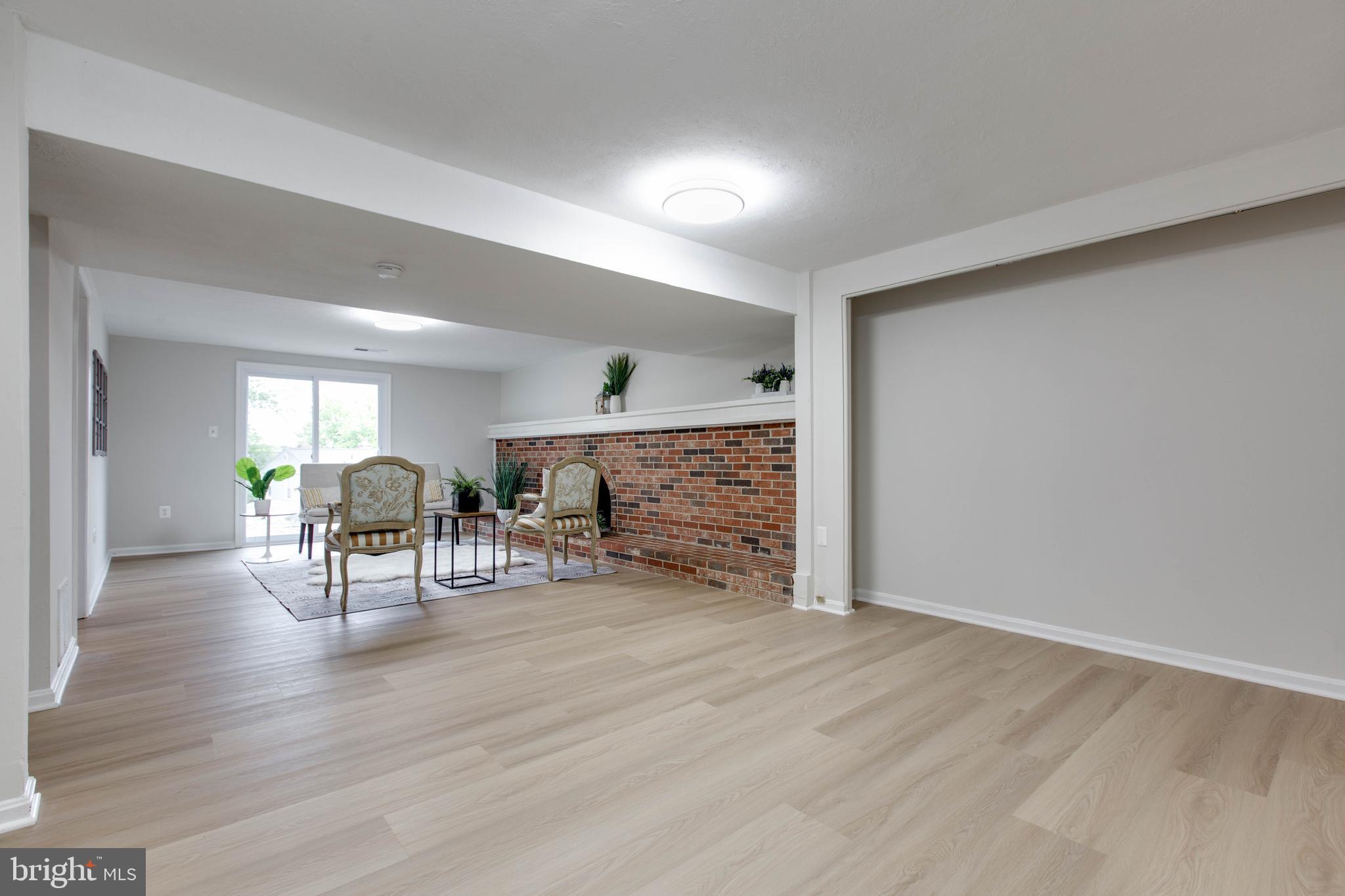 WHITE OAK MANOR - Residential
