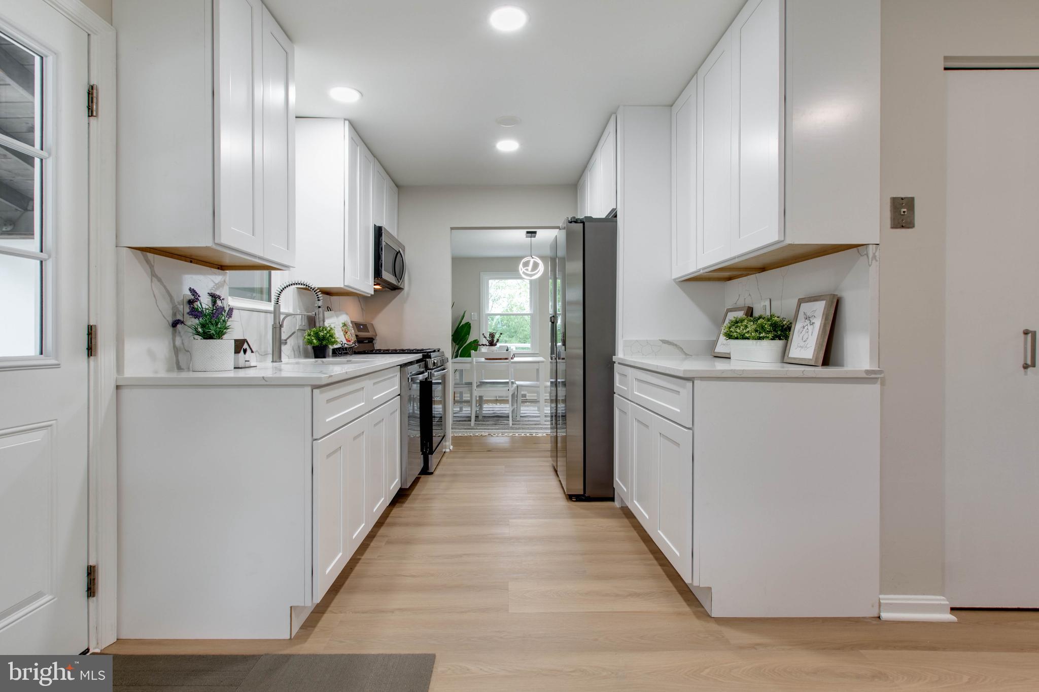 WHITE OAK MANOR - Residential