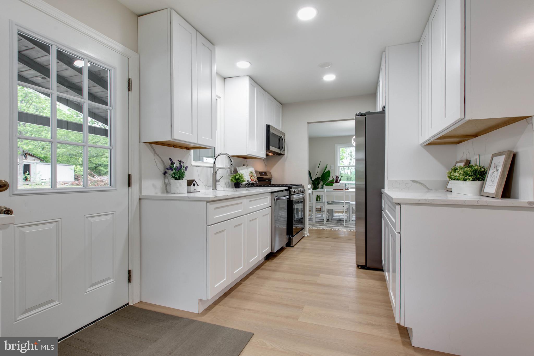 WHITE OAK MANOR - Residential
