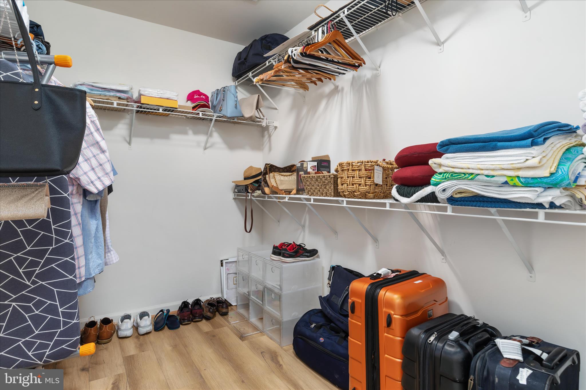 THE GUARDS - Residential