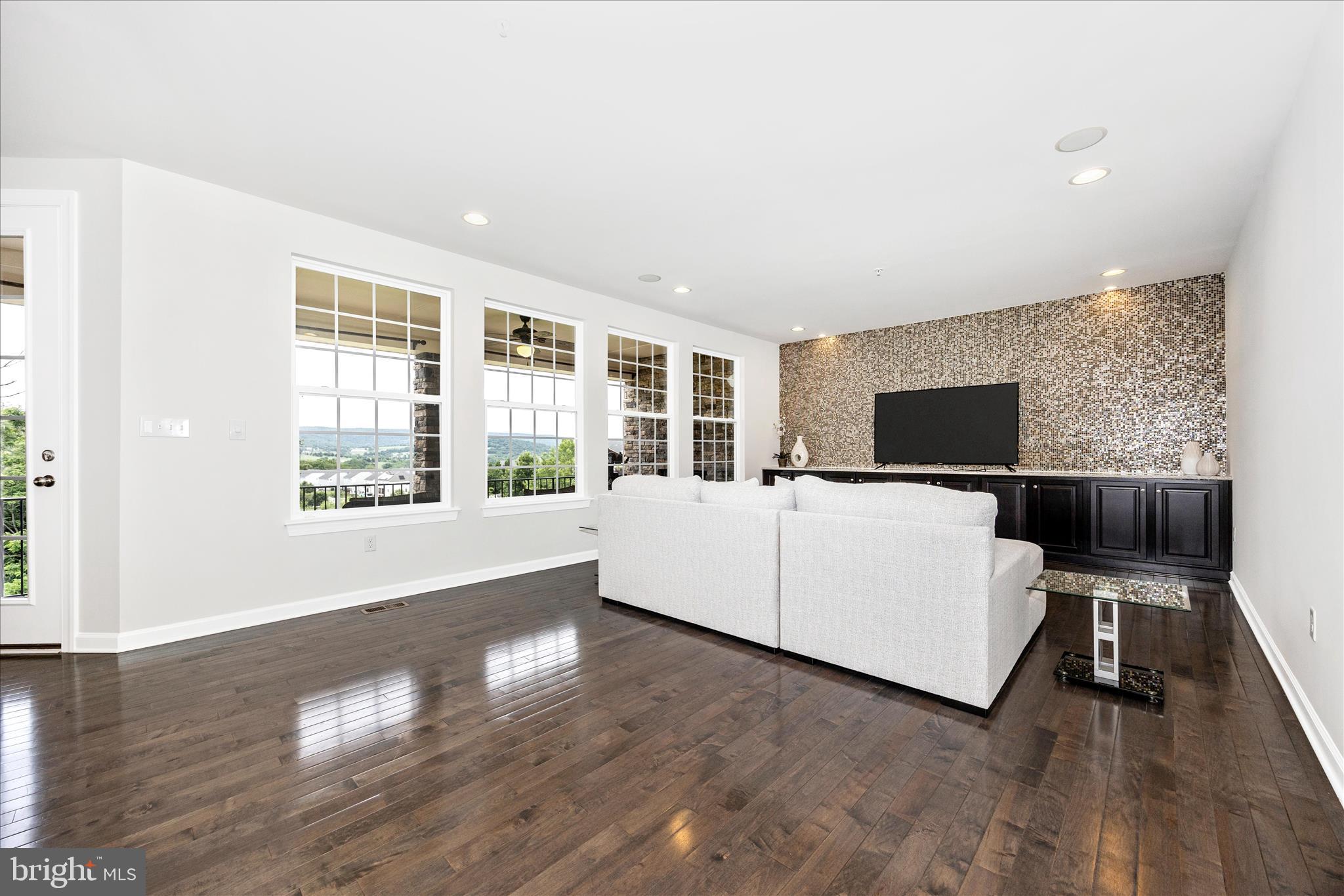 10409 EASTERDAY ROAD