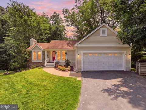 10799 Adare Drive, Fairfax, VA MLS: VAFX2340934