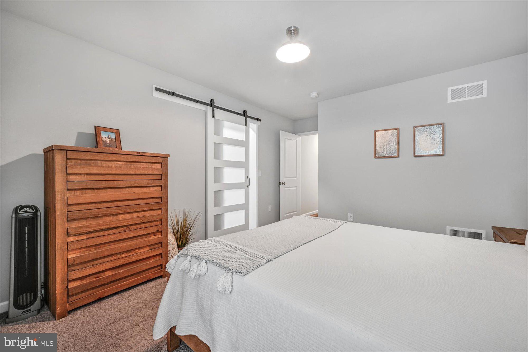 LAKESIDE VILLAS - Residential